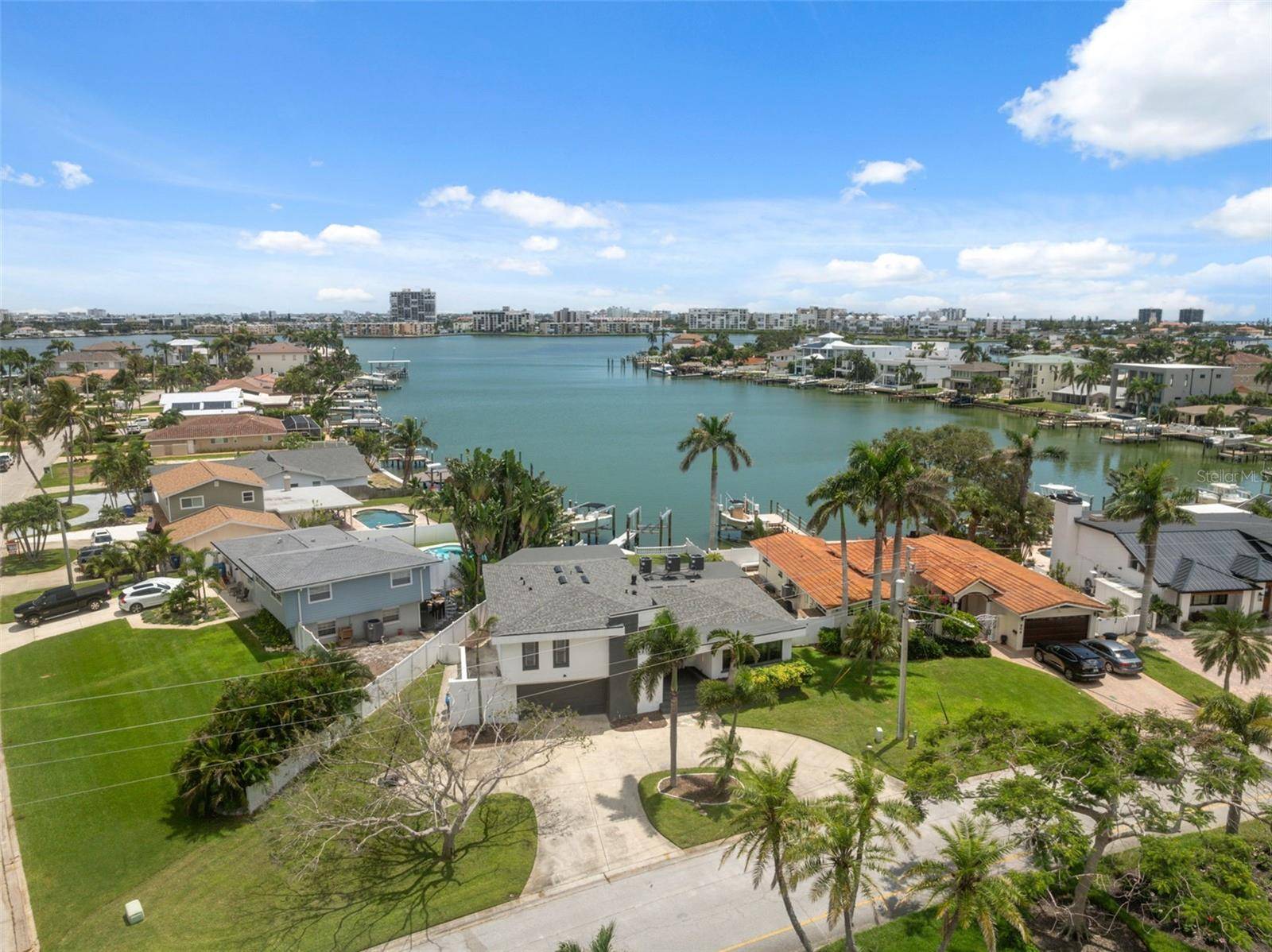 900 79TH ST S, St Petersburg, FL 33707