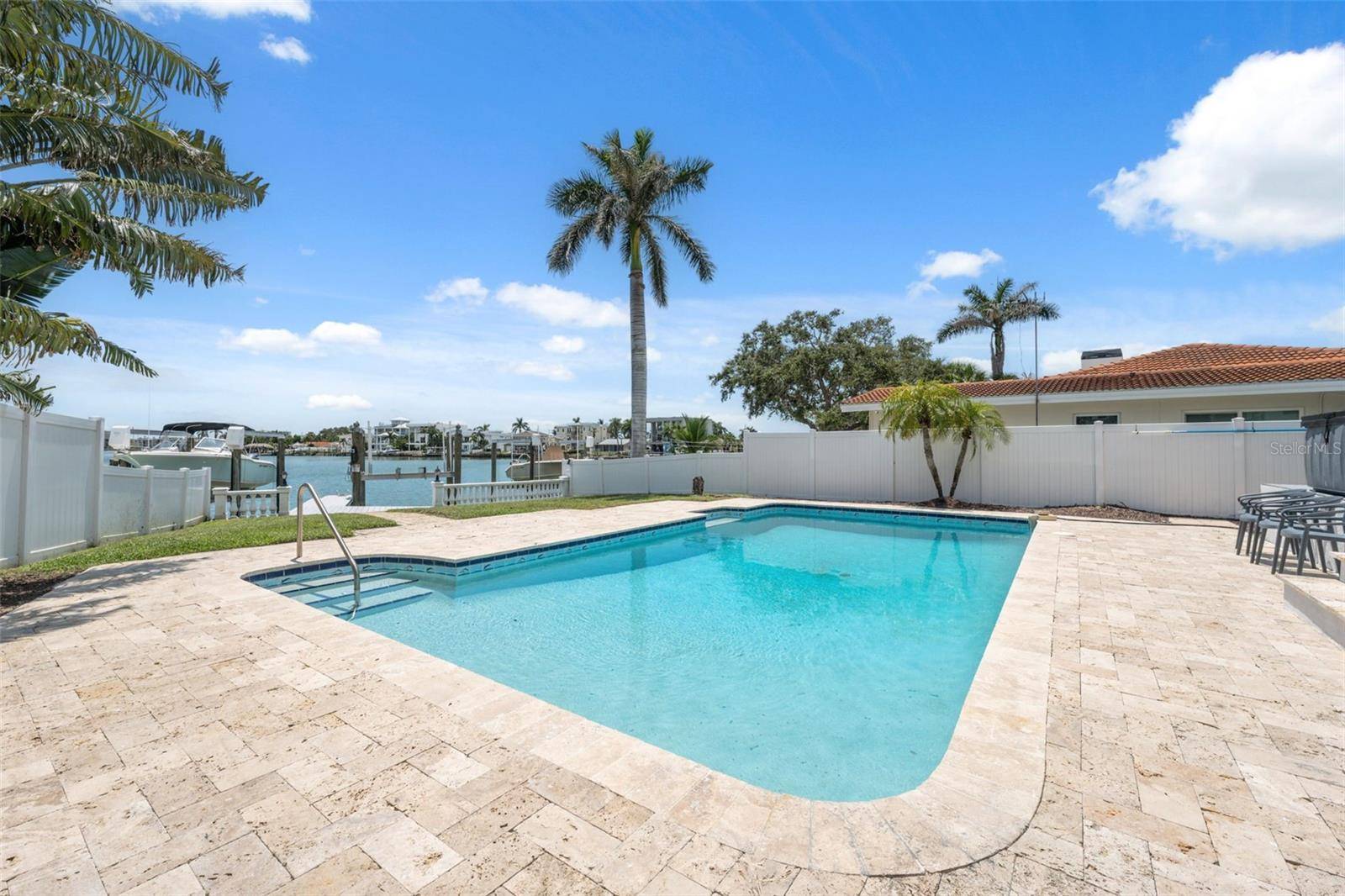 900 79TH ST S, St Petersburg, FL 33707