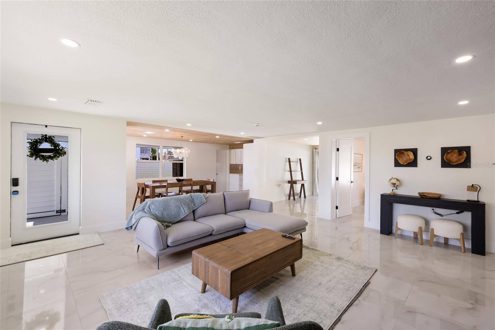 214 85TH ST, Holmes Beach, FL 34217