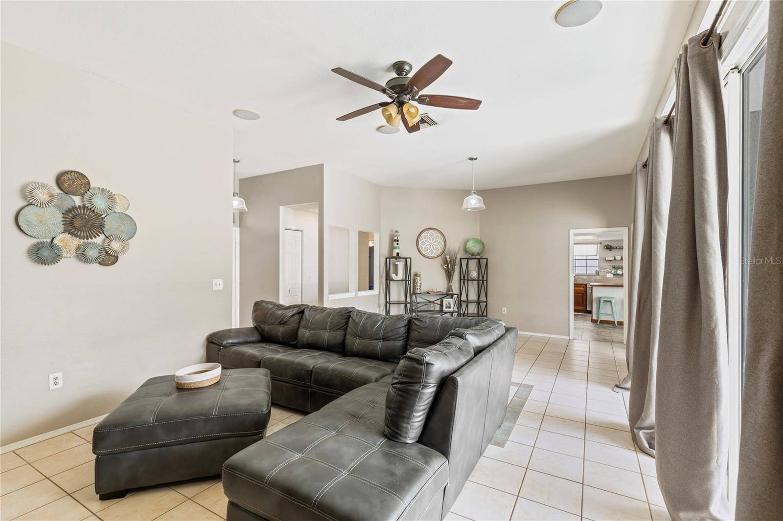 1690 WINNERS CIR, Tarpon Springs, FL 34689