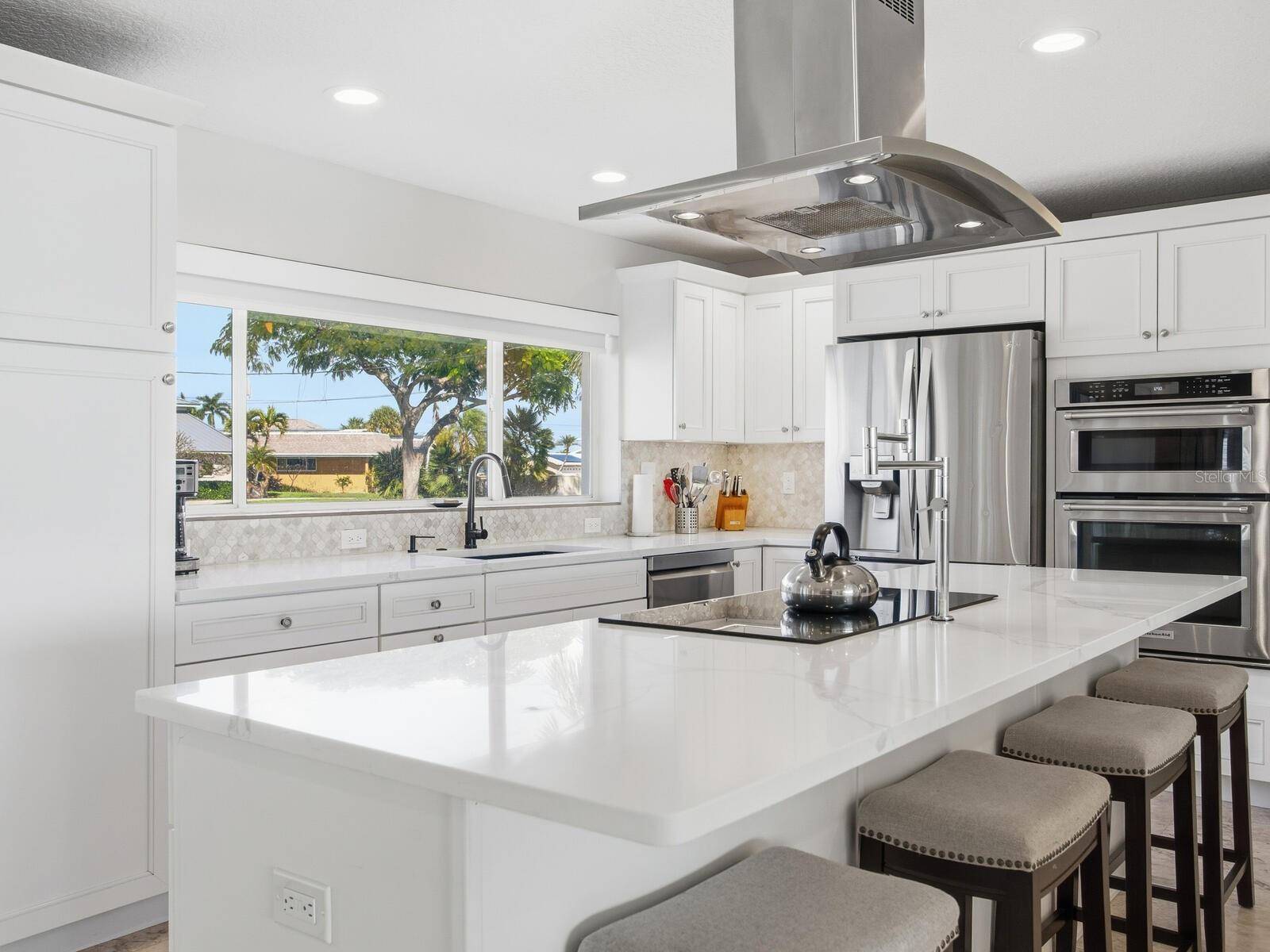 1028 79TH ST S, St Petersburg, FL 33707