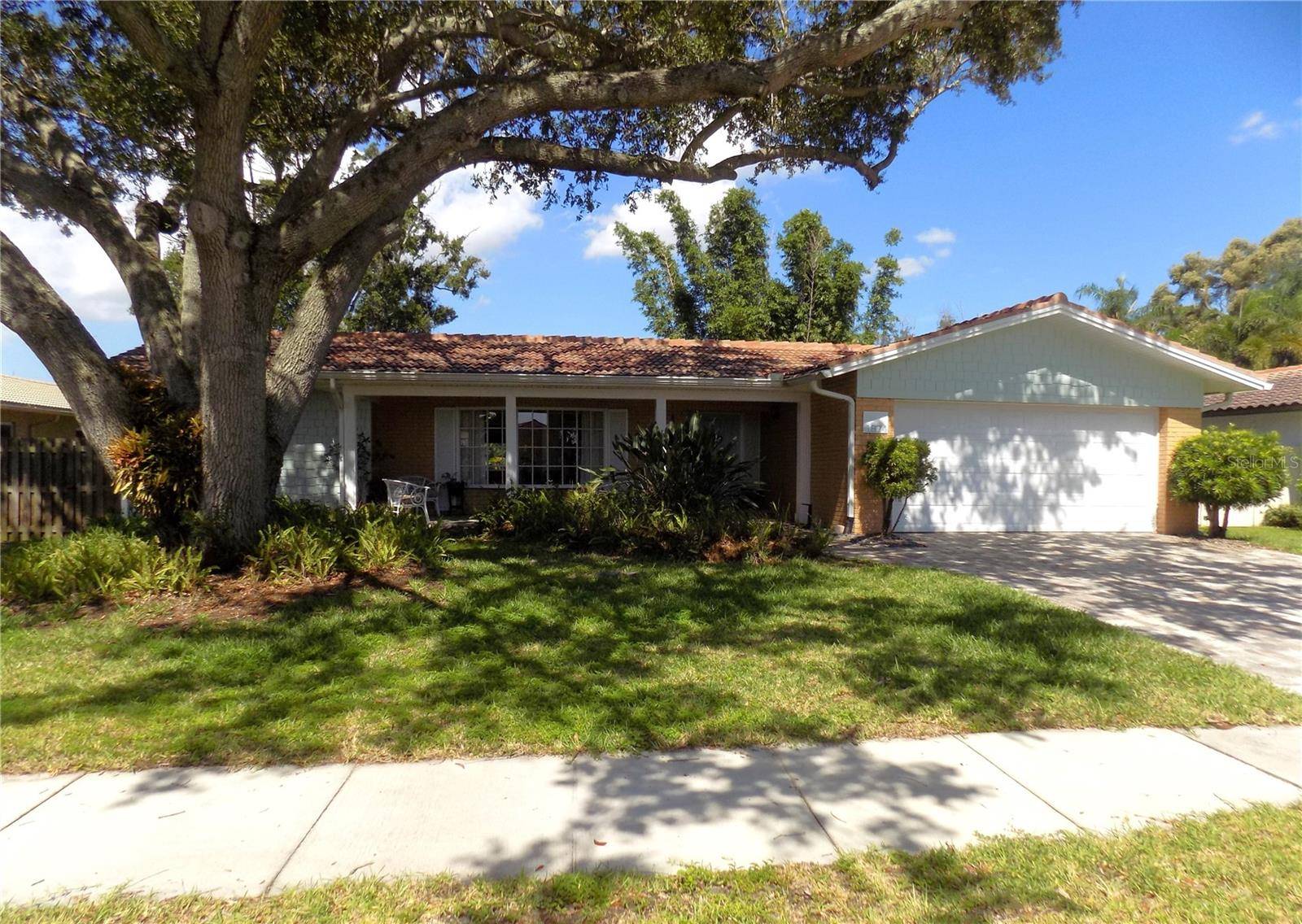 1874 WATEROAK DR W, Clearwater, FL 33764