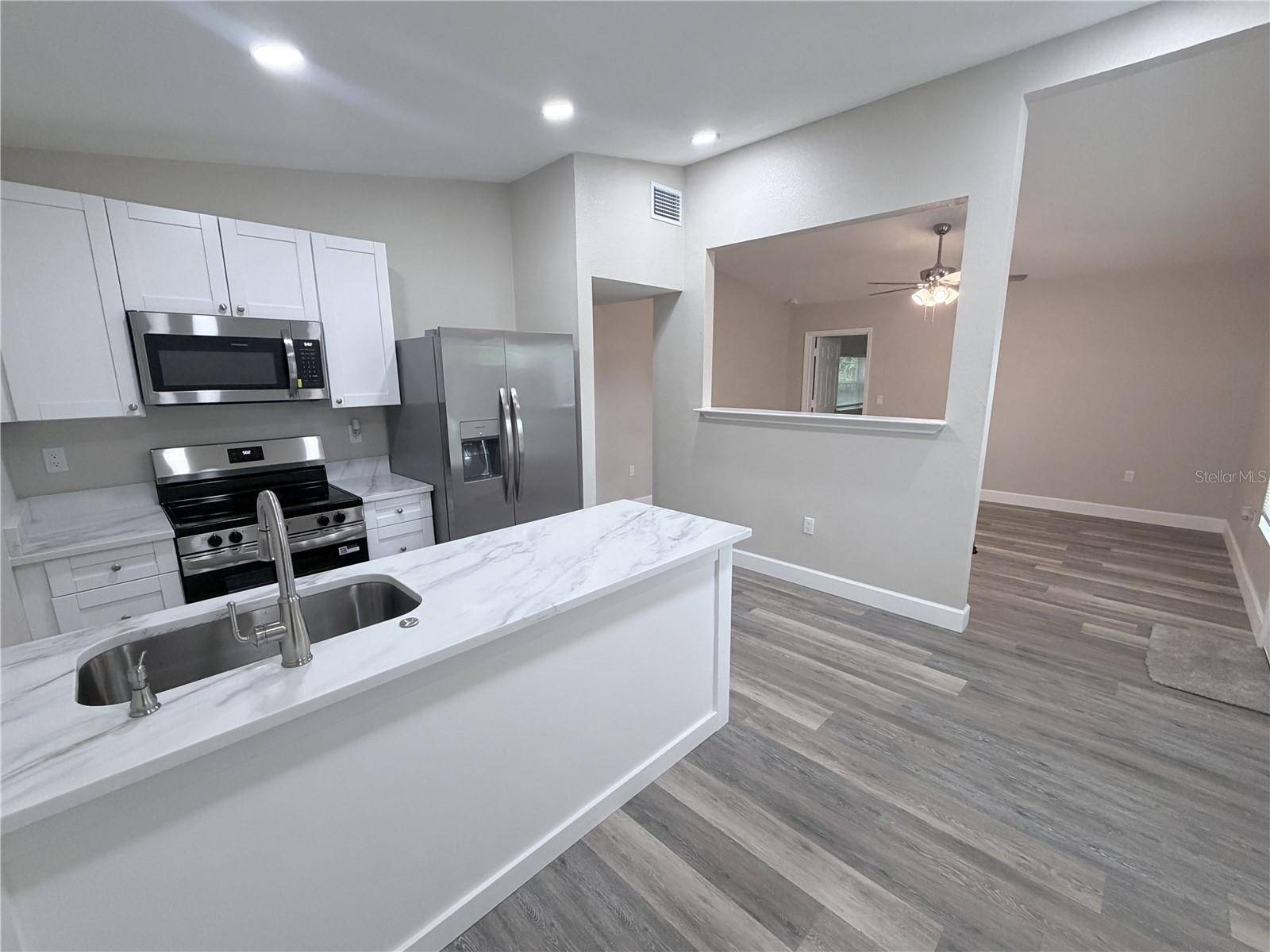 927 LAKEWOOD AVE, Tampa, FL 33613