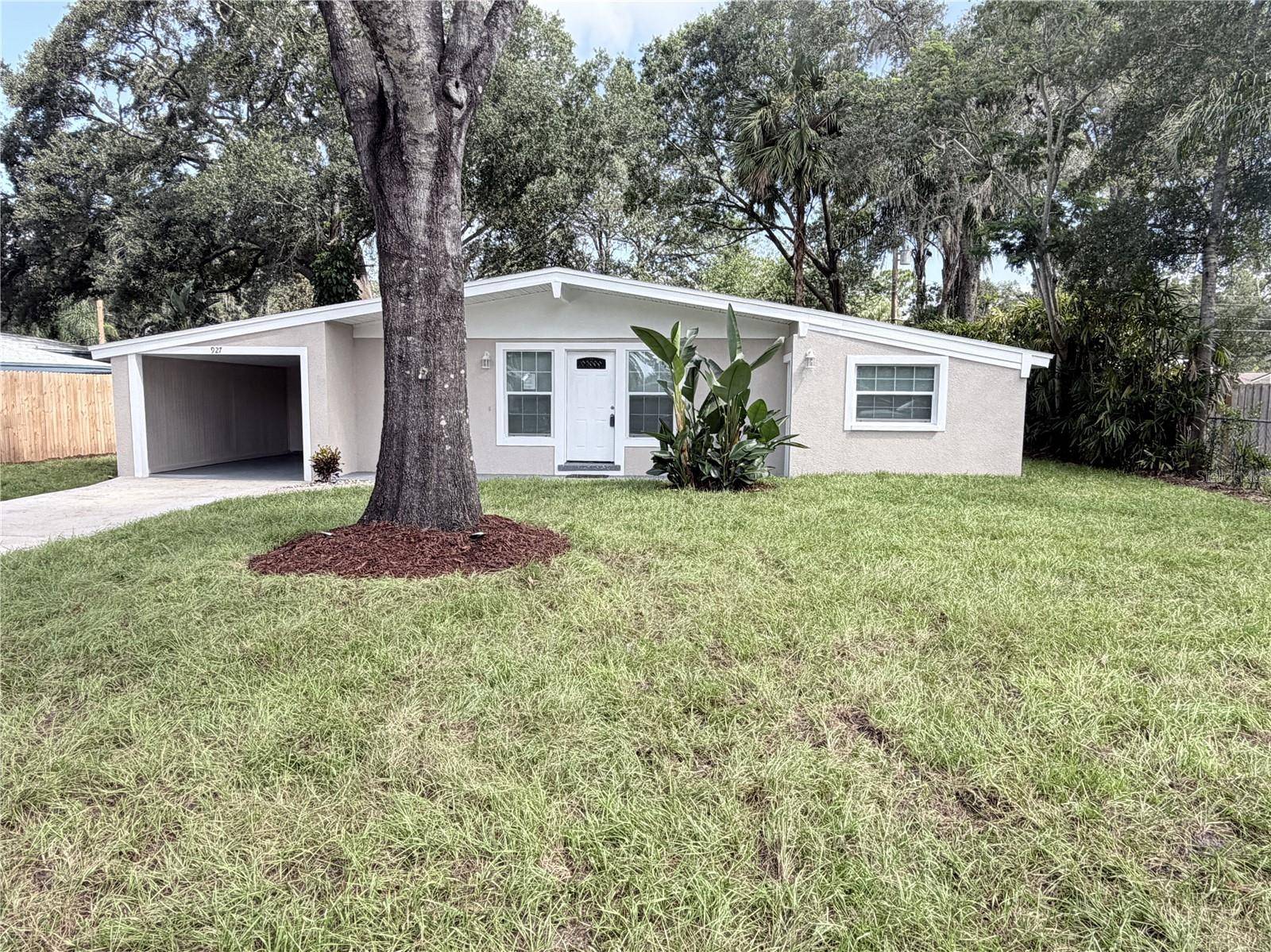 927 LAKEWOOD AVE, Tampa, FL 33613