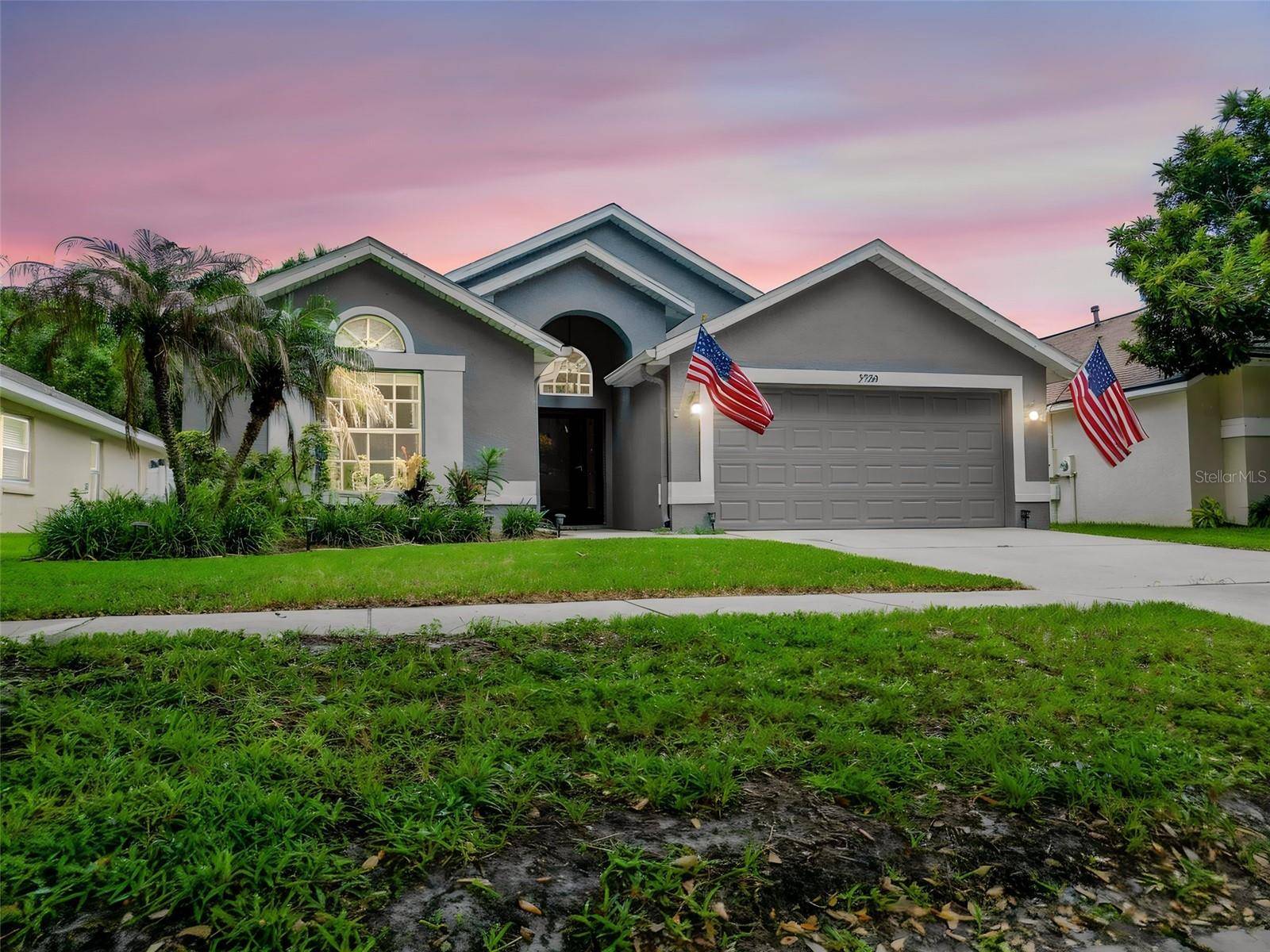 5720 HAWKLAKE RD, Lithia, FL 33547