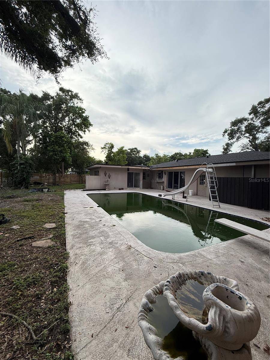 384 LENTZ RD, Belleair Bluffs, FL 33770