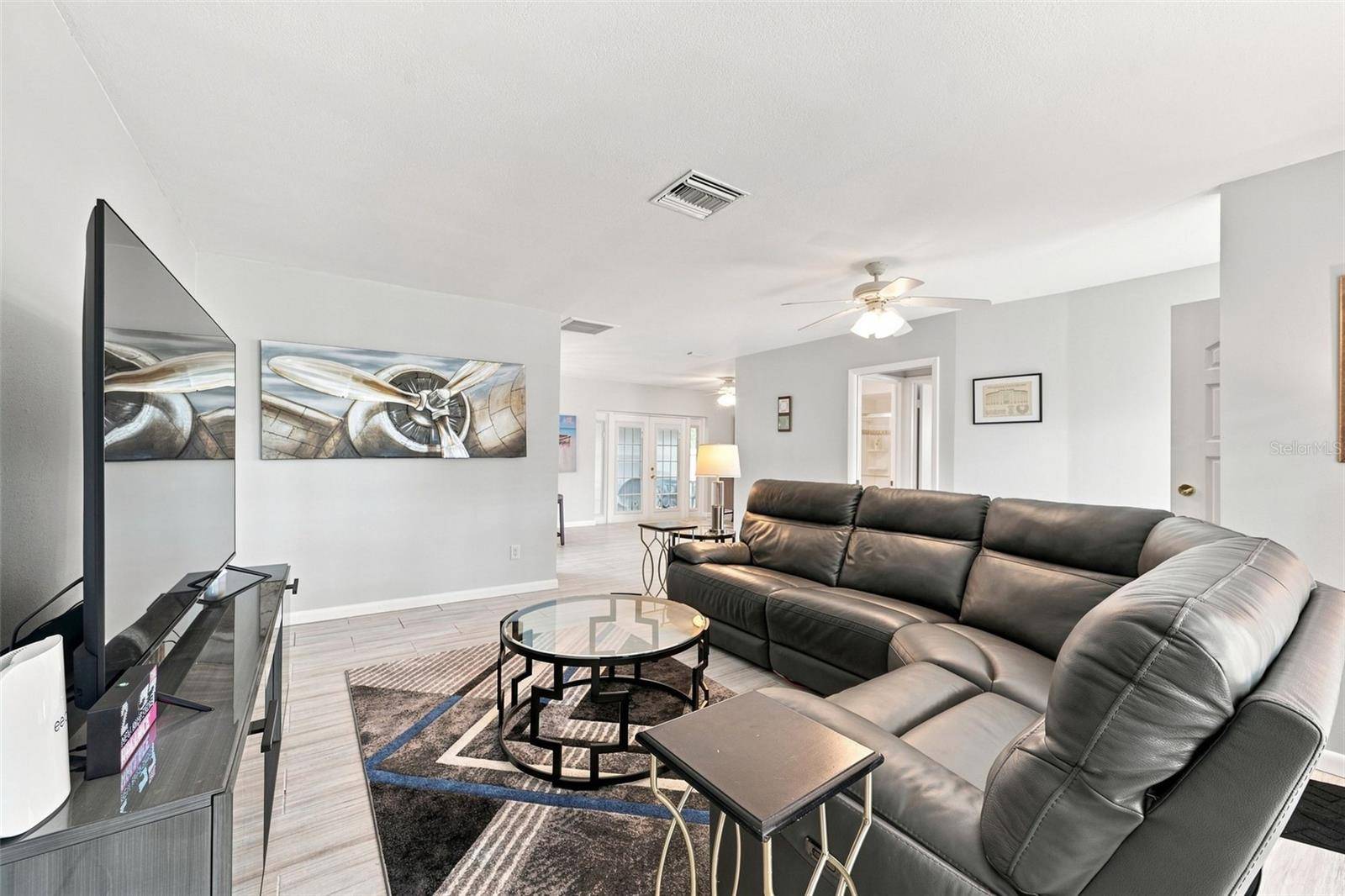 28 WALL TER, Redington Shores, FL 33708