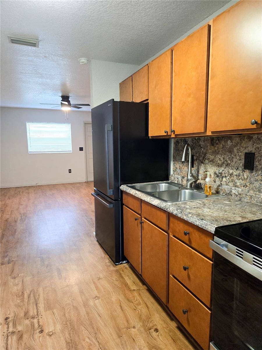 1517 S TAYLOR RD, Seffner, FL 33584