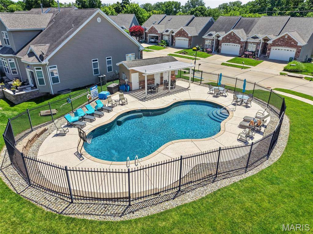 216 Woodland Place CT, St Charles, MO 63303