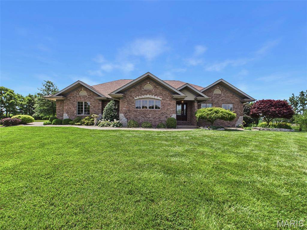 1751 Elizabeth RD, Staunton, IL 62088