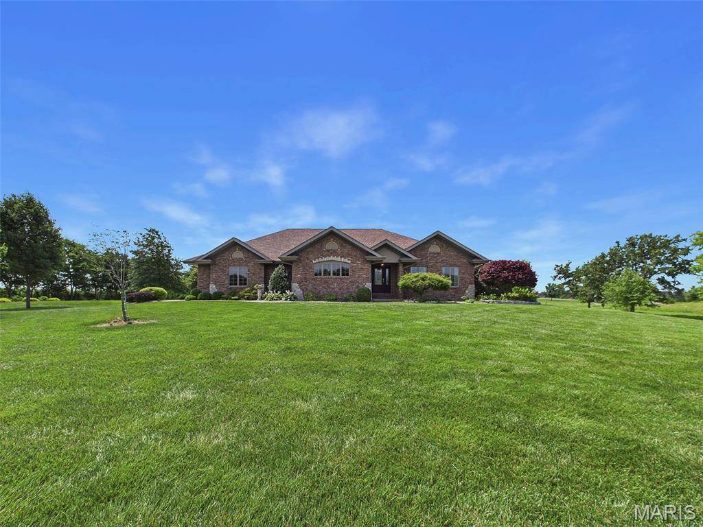 1751 Elizabeth RD, Staunton, IL 62088