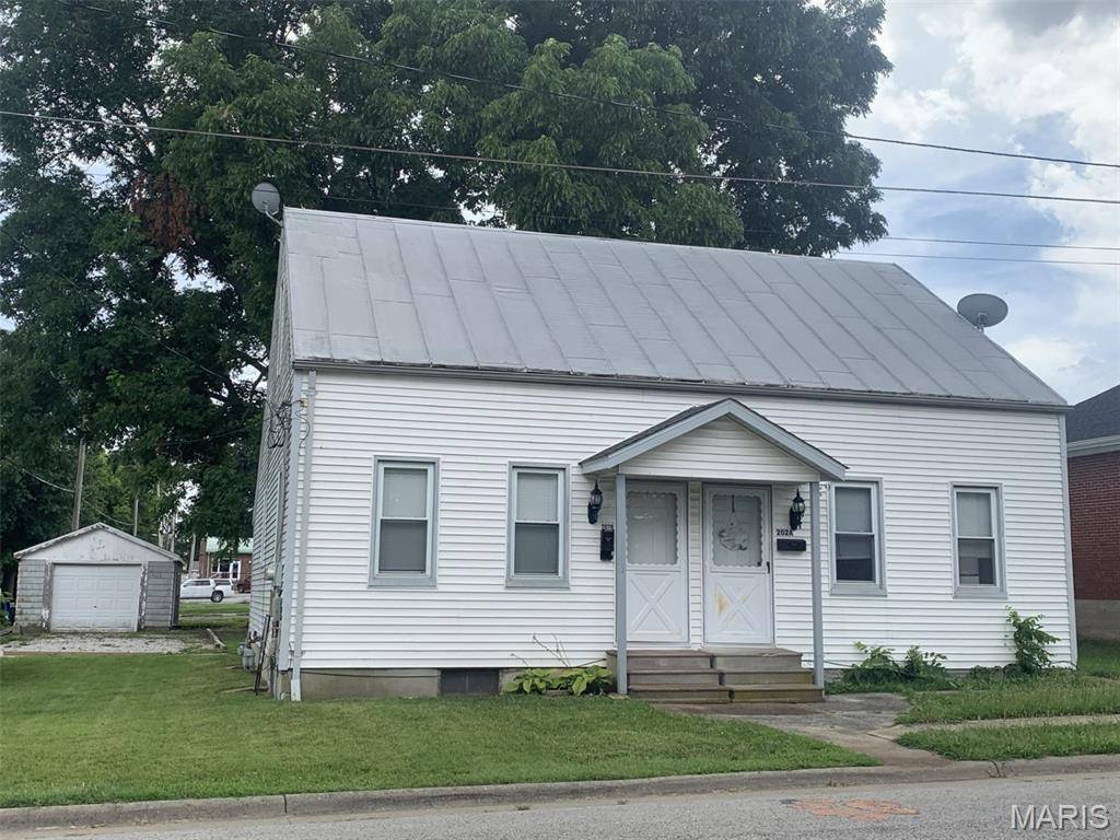 202 E 1st ST, Waterloo, IL 62298