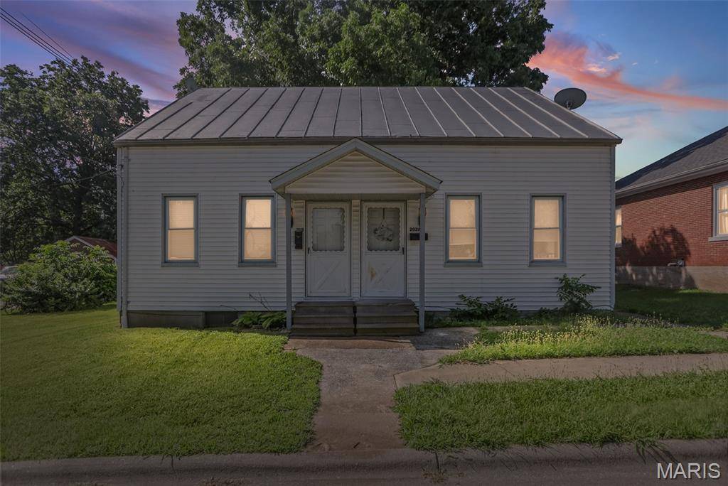 202 E 1st ST, Waterloo, IL 62298