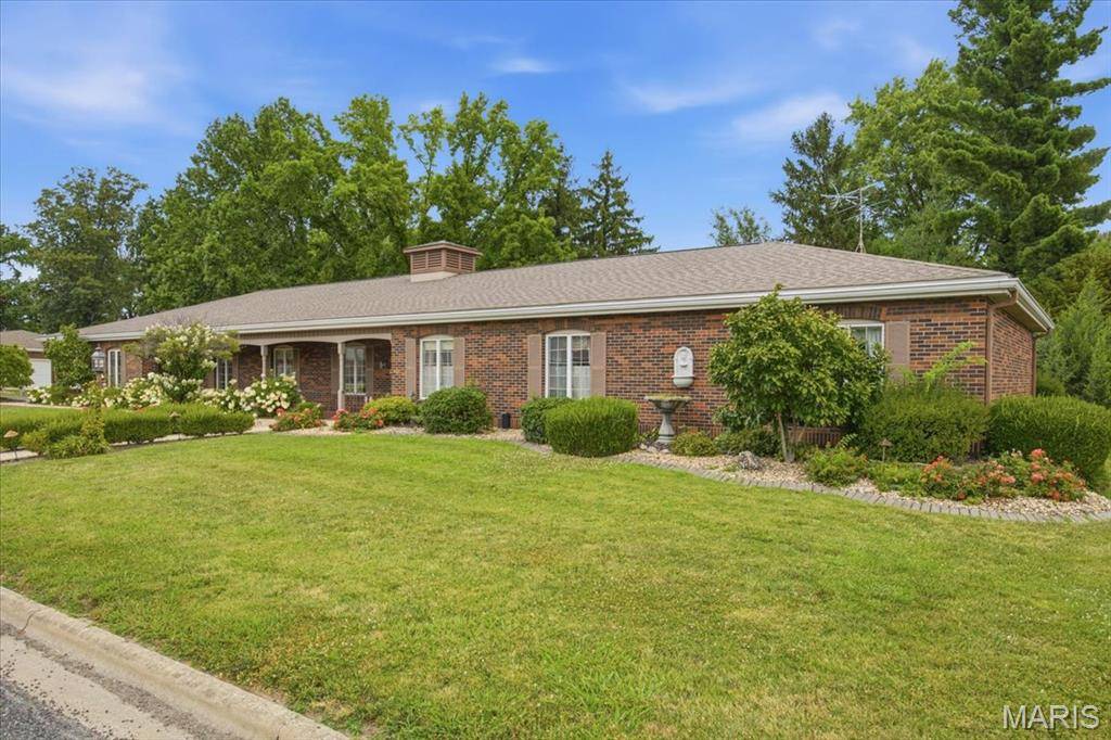 1071 Randolph ST, Carlyle, IL 62231