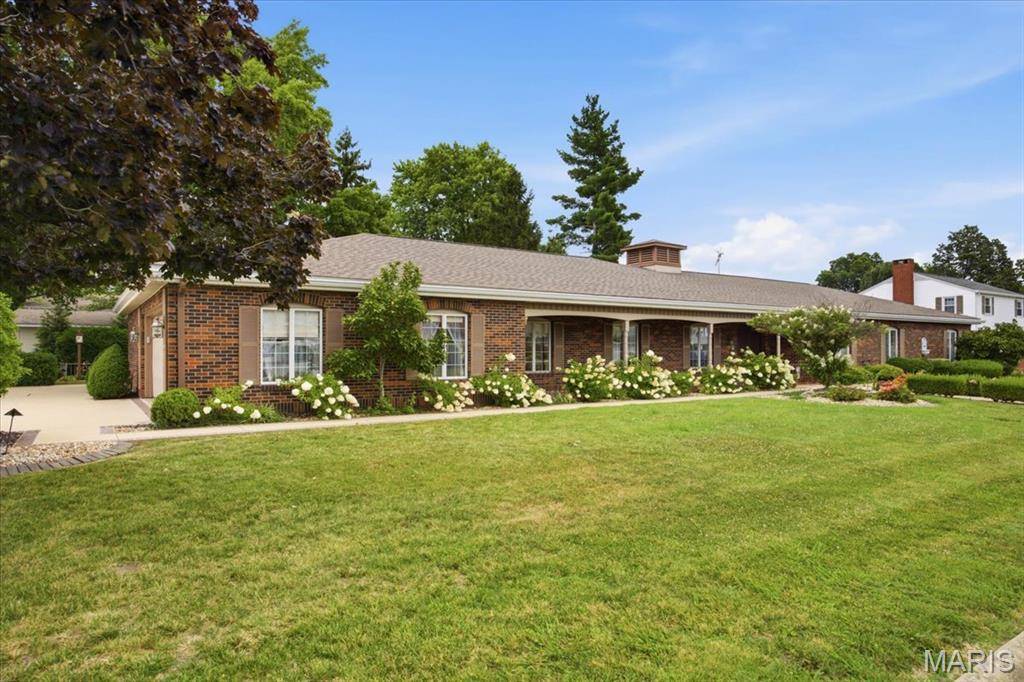 1071 Randolph ST, Carlyle, IL 62231