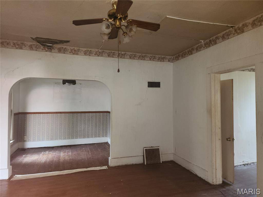 707 N Madison ST, Litchfield, IL 62056