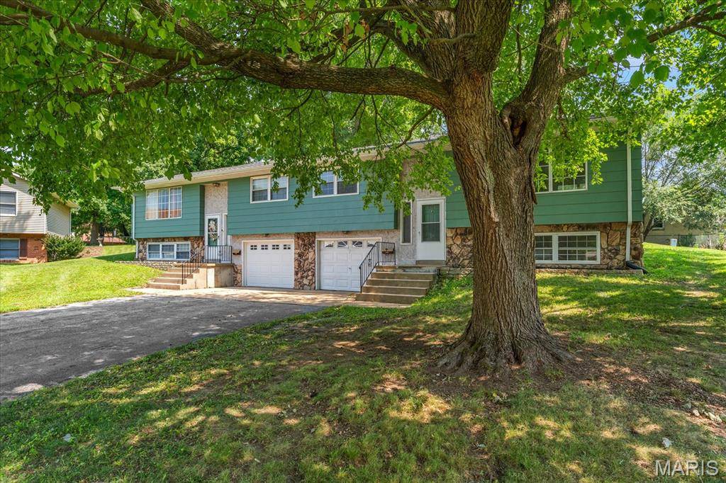 2100 E Belle AVE, Belleville, IL 62221