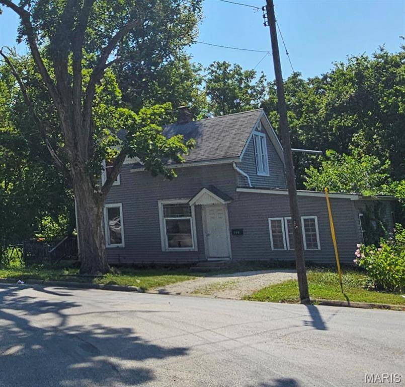 300 S Oak ST, Hillsboro, IL 62049