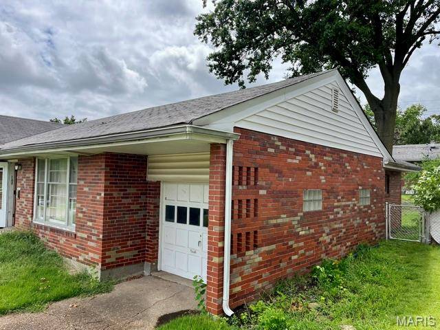 9423 Ardmore DR, St Louis, MO 63137