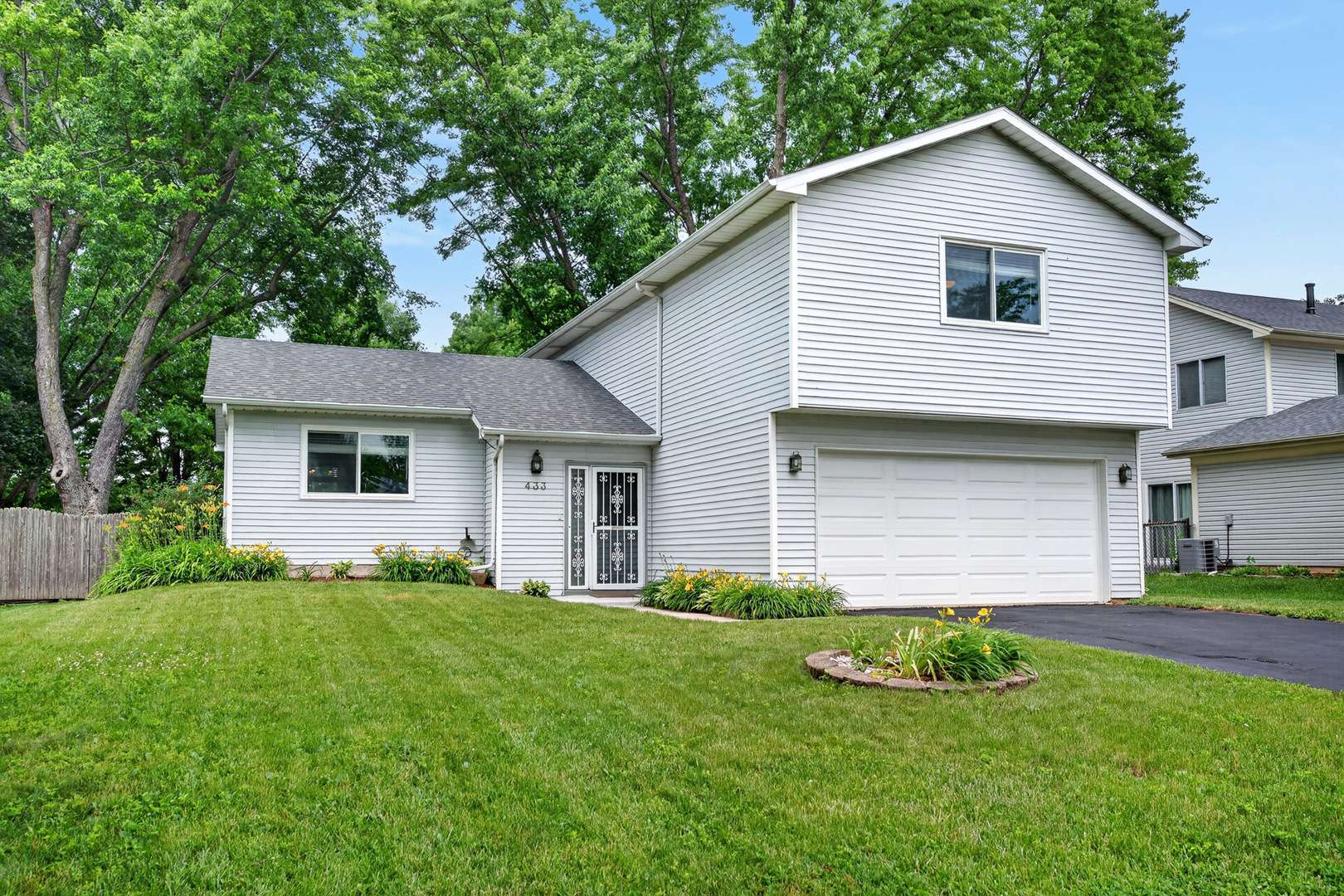433 N Ashbury AVE, Bolingbrook, IL 60440