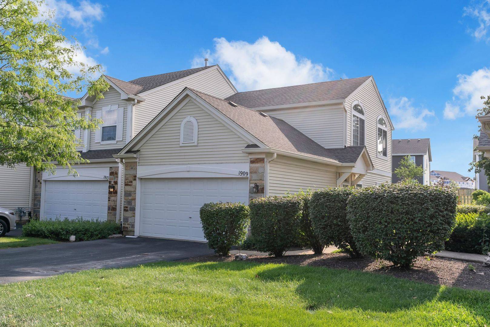 1909 Misty Ridge LN #1909, Aurora, IL 60503