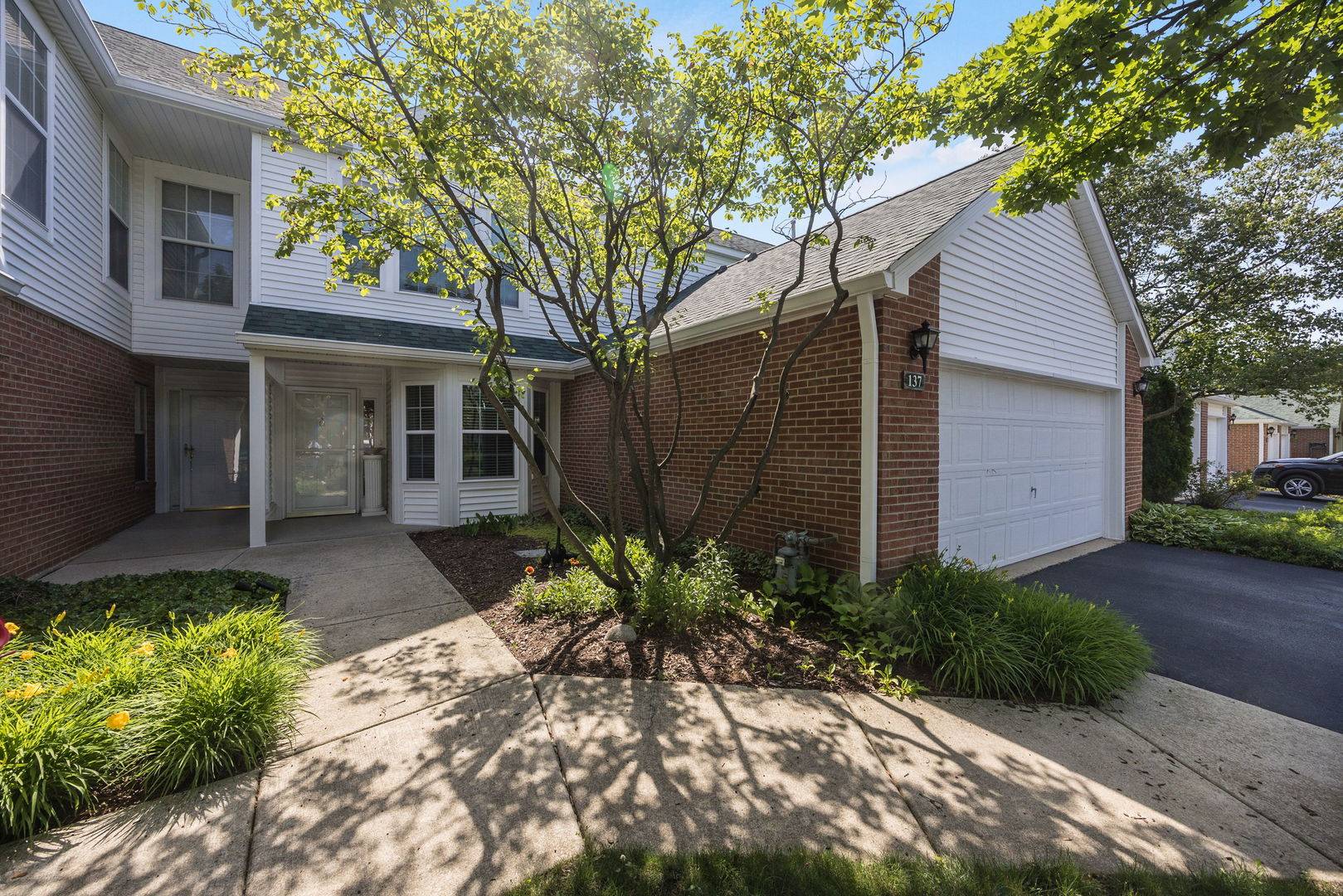 137 Welwyn ST, Lake Bluff, IL 60044