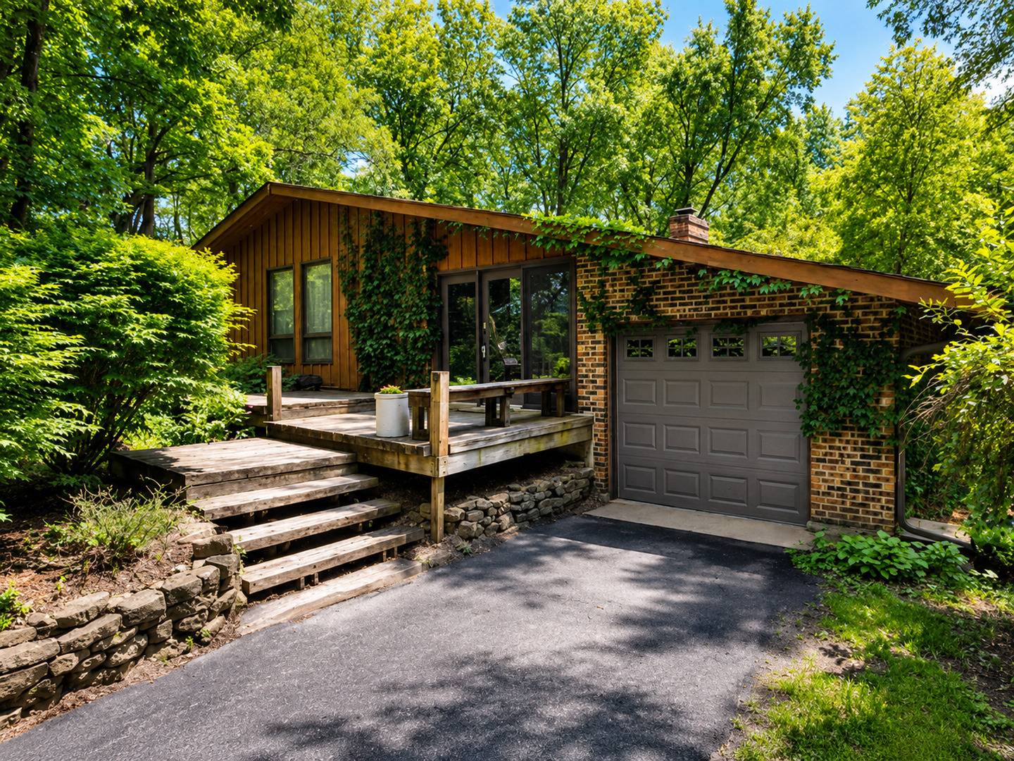 3N353 Pine Hills RD, St. Charles, IL 60175