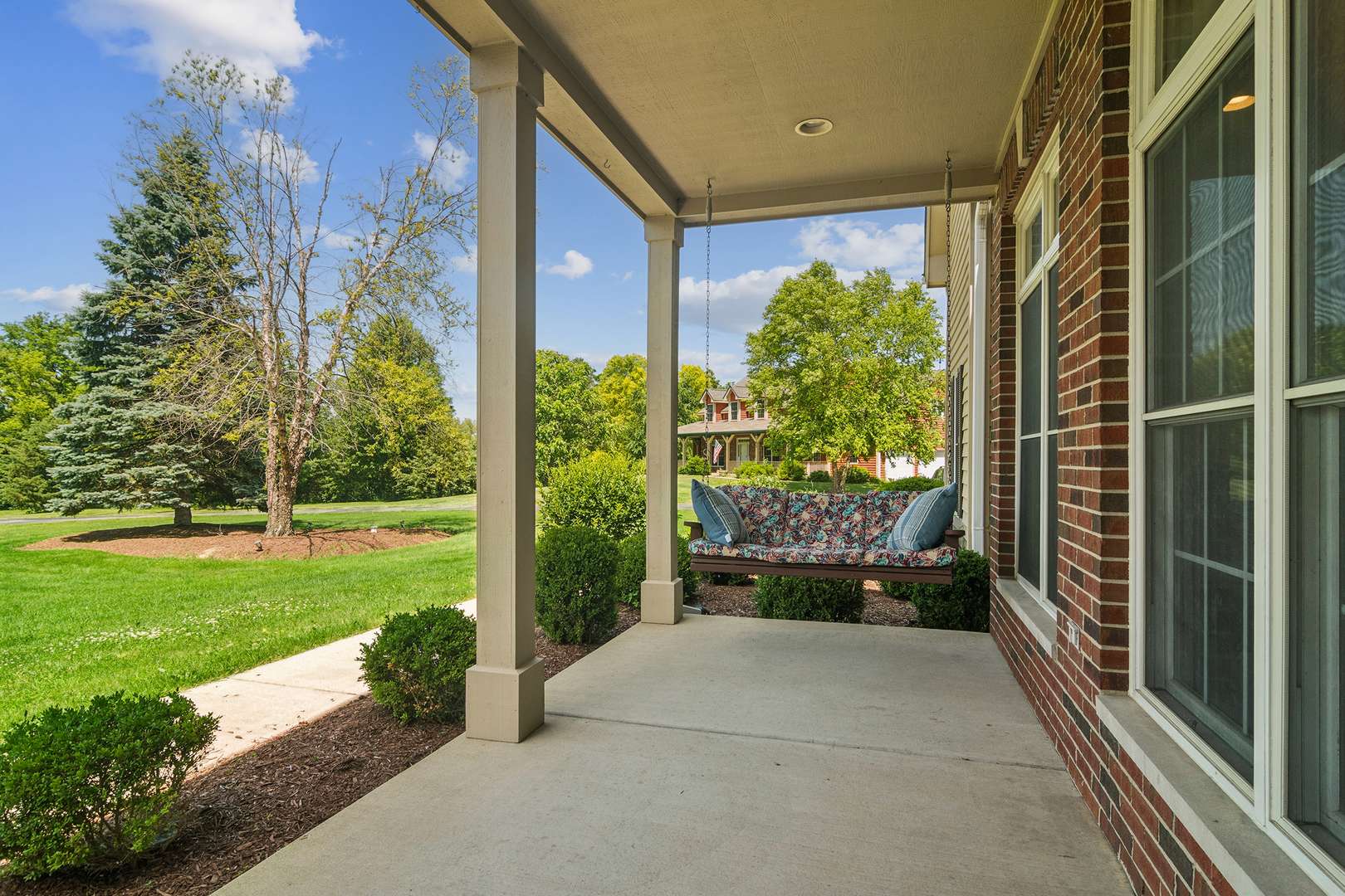 175 Clover Hill LN, North Barrington, IL 60010