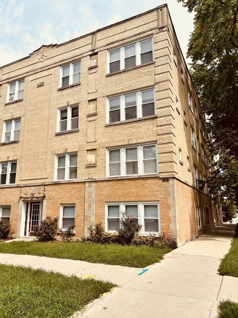 3222 W BERTEAU AVE #1, Chicago, IL 60618
