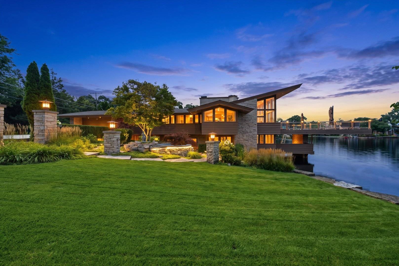 130 N Dee RD, Park Ridge, IL 60068