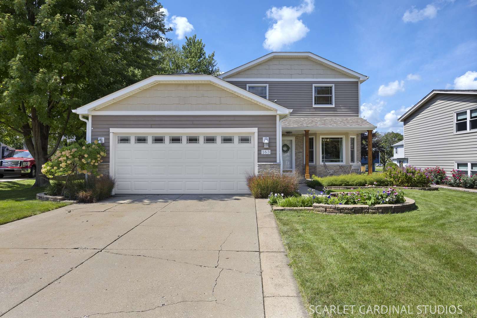 163 Meadows CT, Sugar Grove, IL 60554