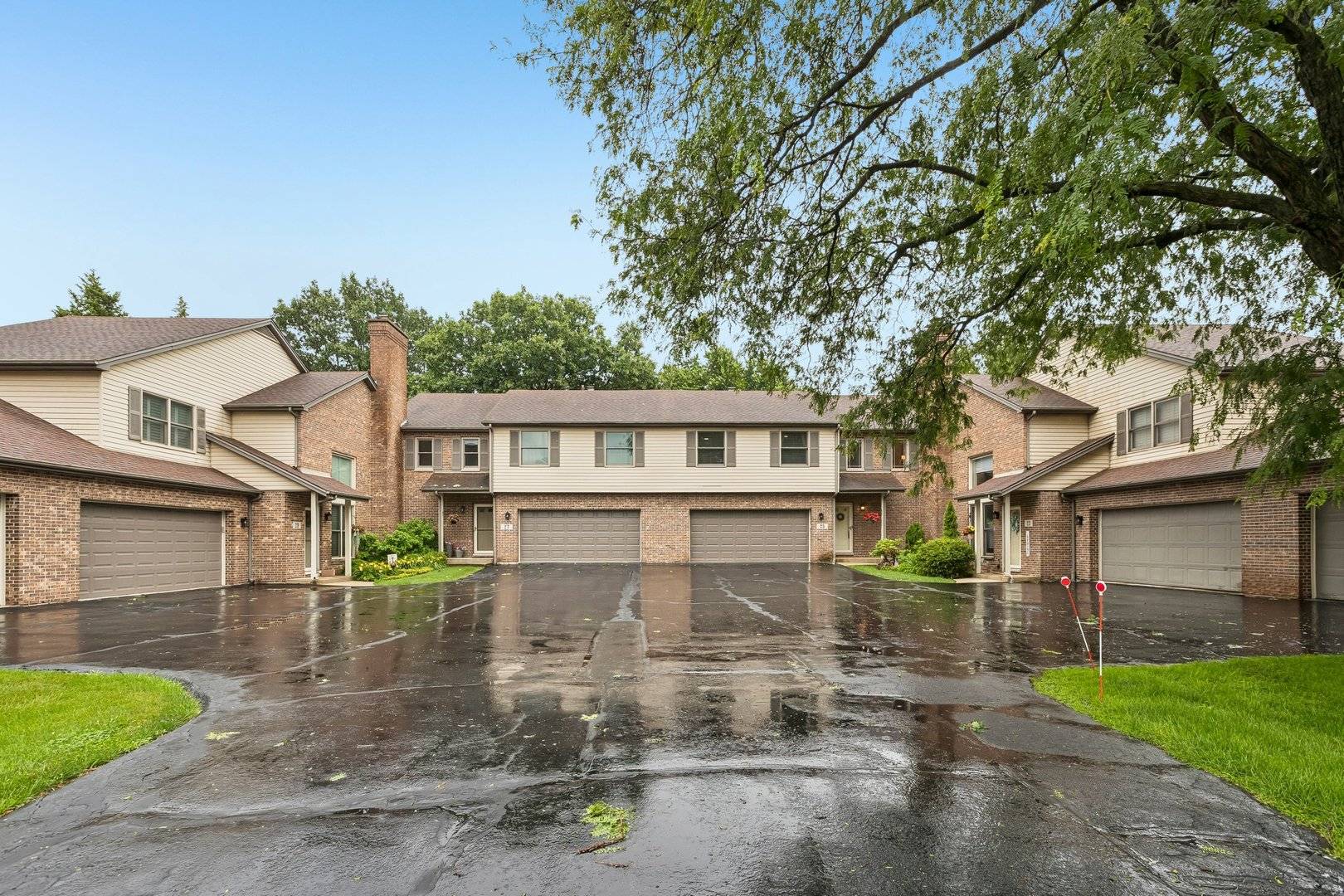 25 Melrose ST, Westmont, IL 60559