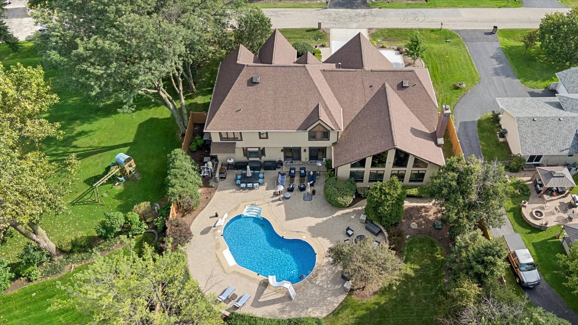 29W280 HARTMAN DR, Naperville, IL 60564