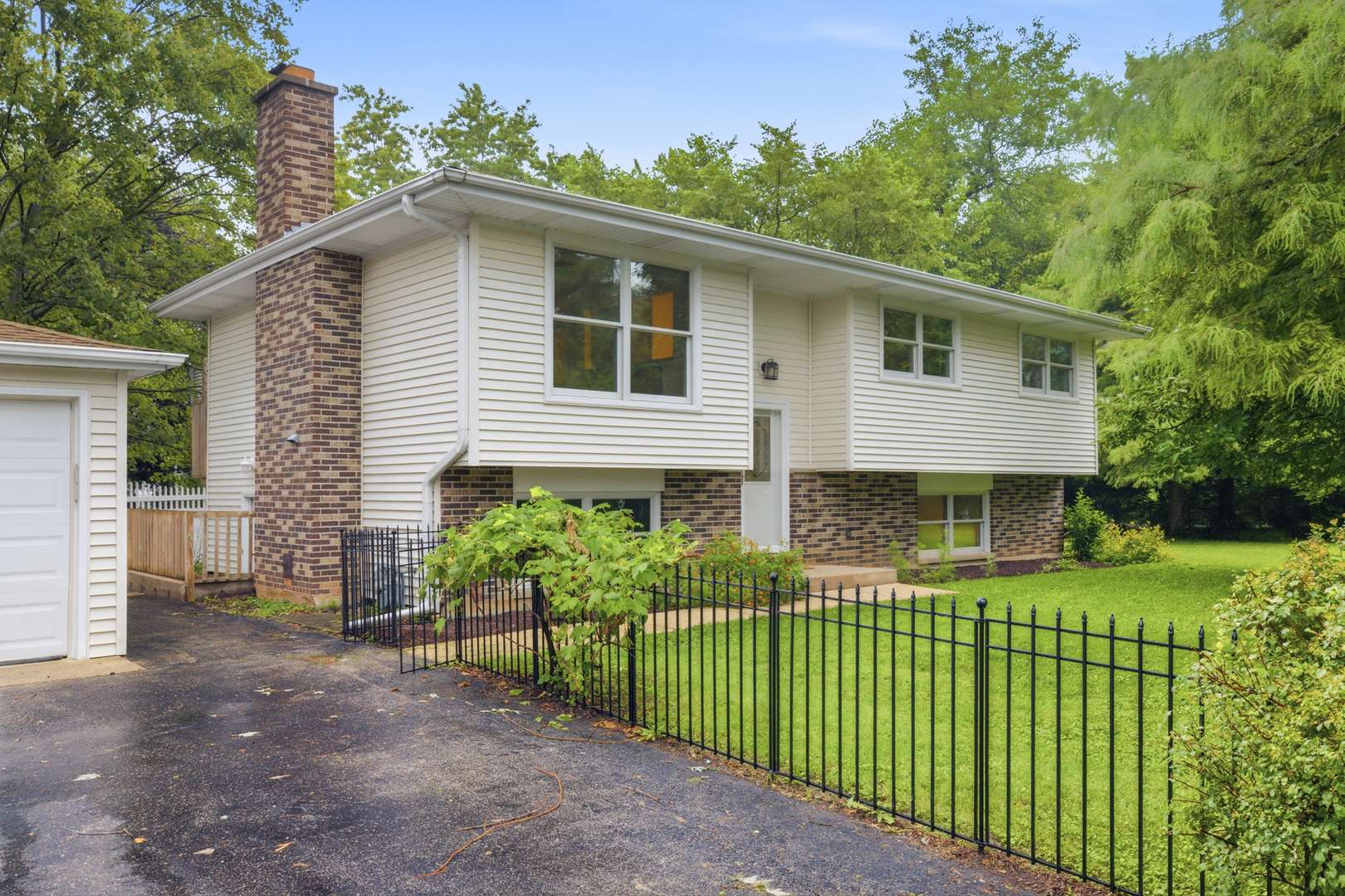 27W440 Central AVE, Warrenville, IL 60555