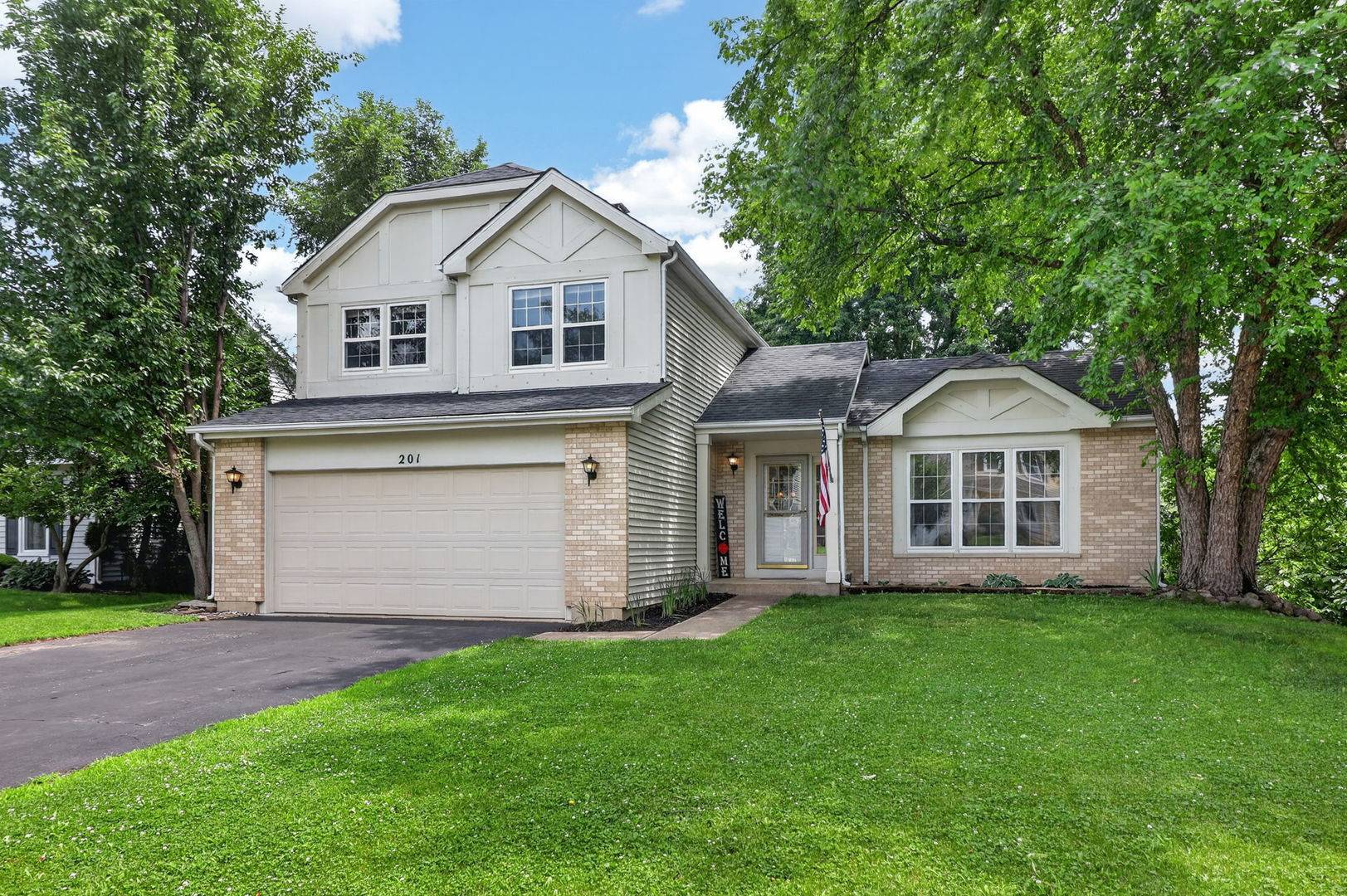 201 Timber Oaks DR, North Aurora, IL 60542