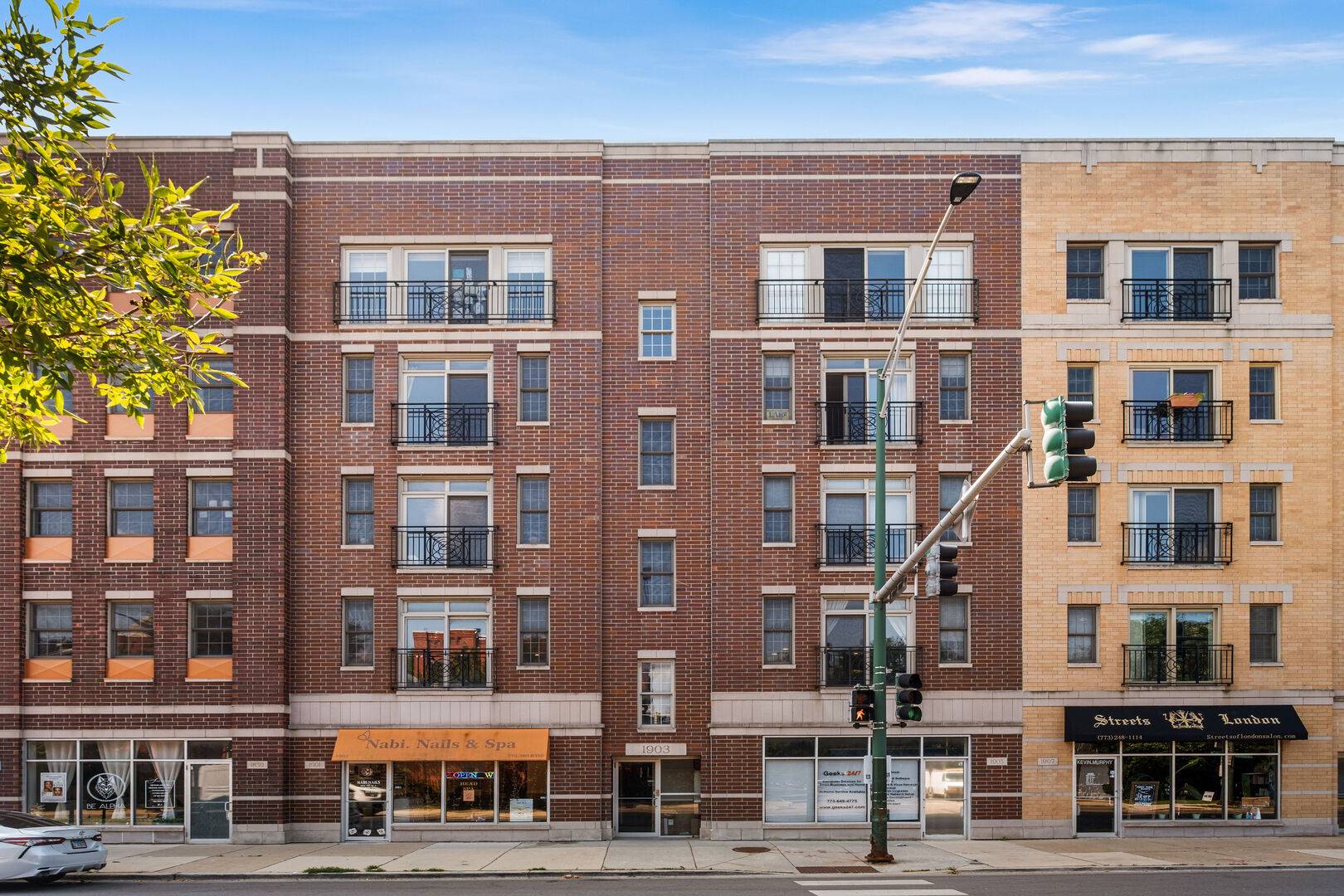 1903 W Diversey Pkwy #301, Chicago, IL 60614