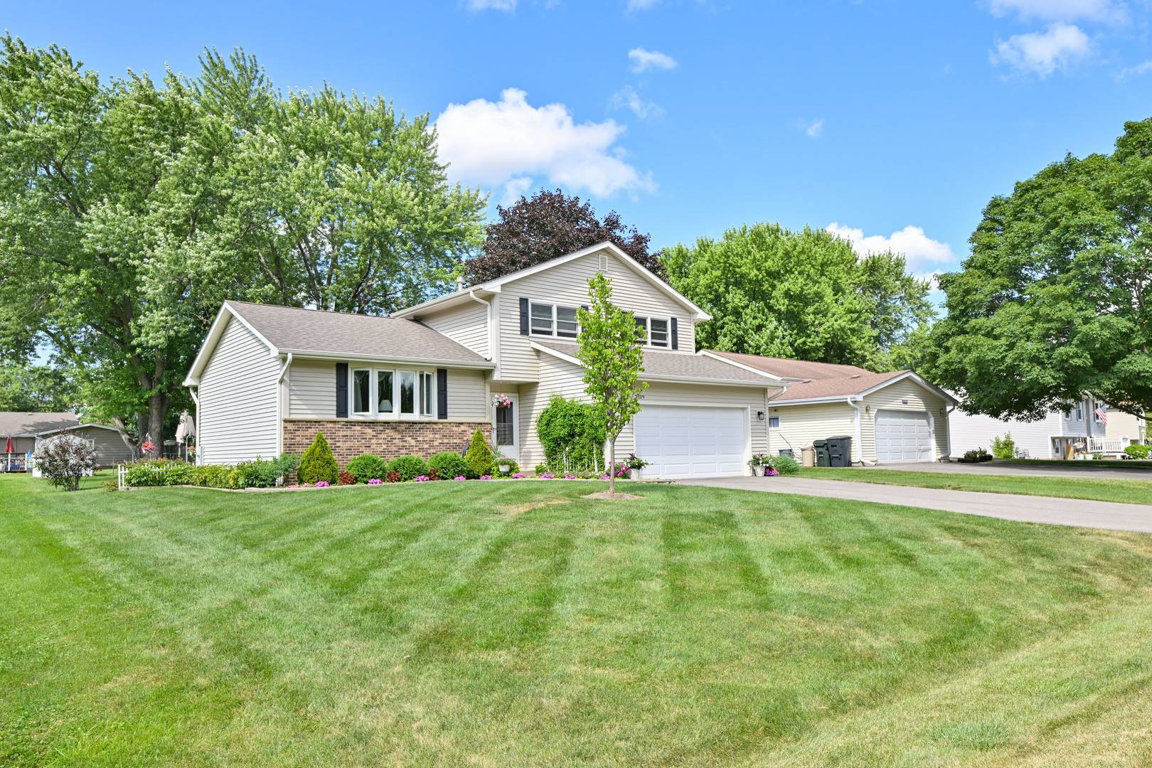 2109 Fairfield RD, Lindenhurst, IL 60046