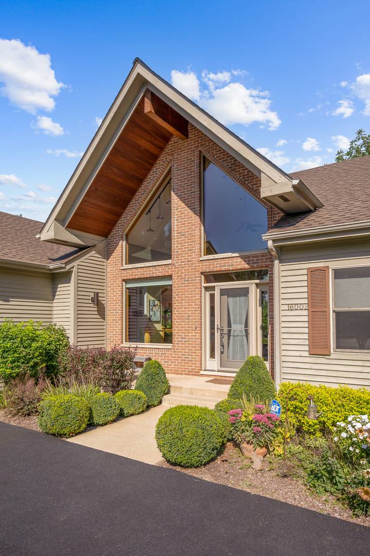 16002 Lerita CT, Huntley, IL 60142