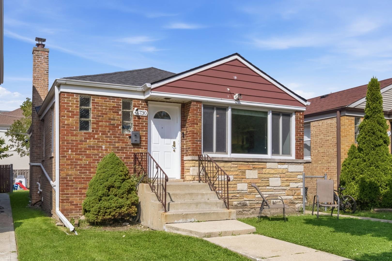 6730 N Whipple ST, Chicago, IL 60645
