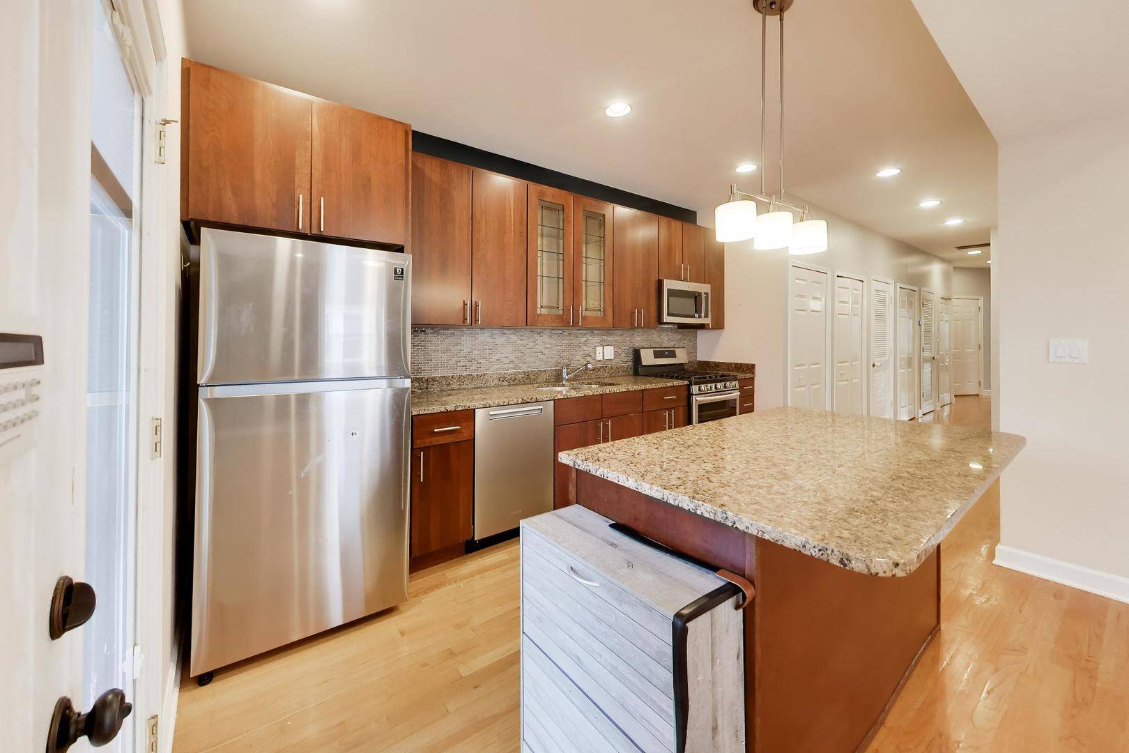 4253 N Mozart ST #3N, Chicago, IL 60618