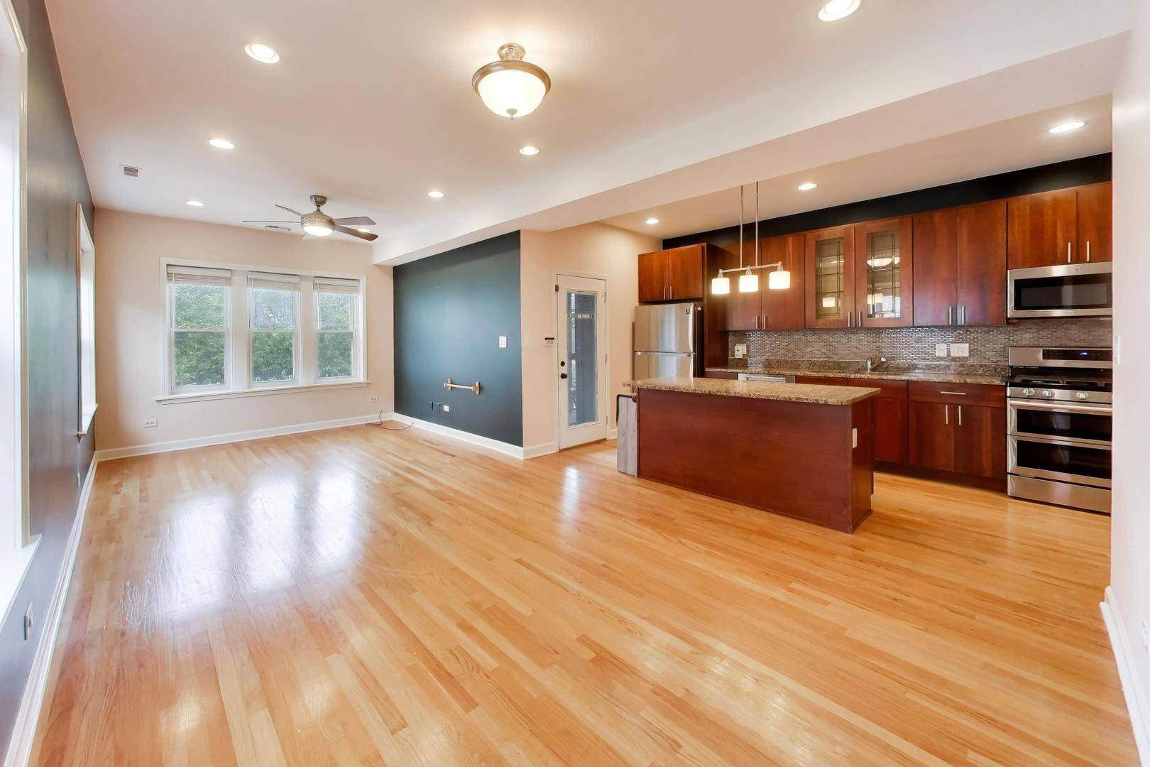4253 N Mozart ST #3N, Chicago, IL 60618