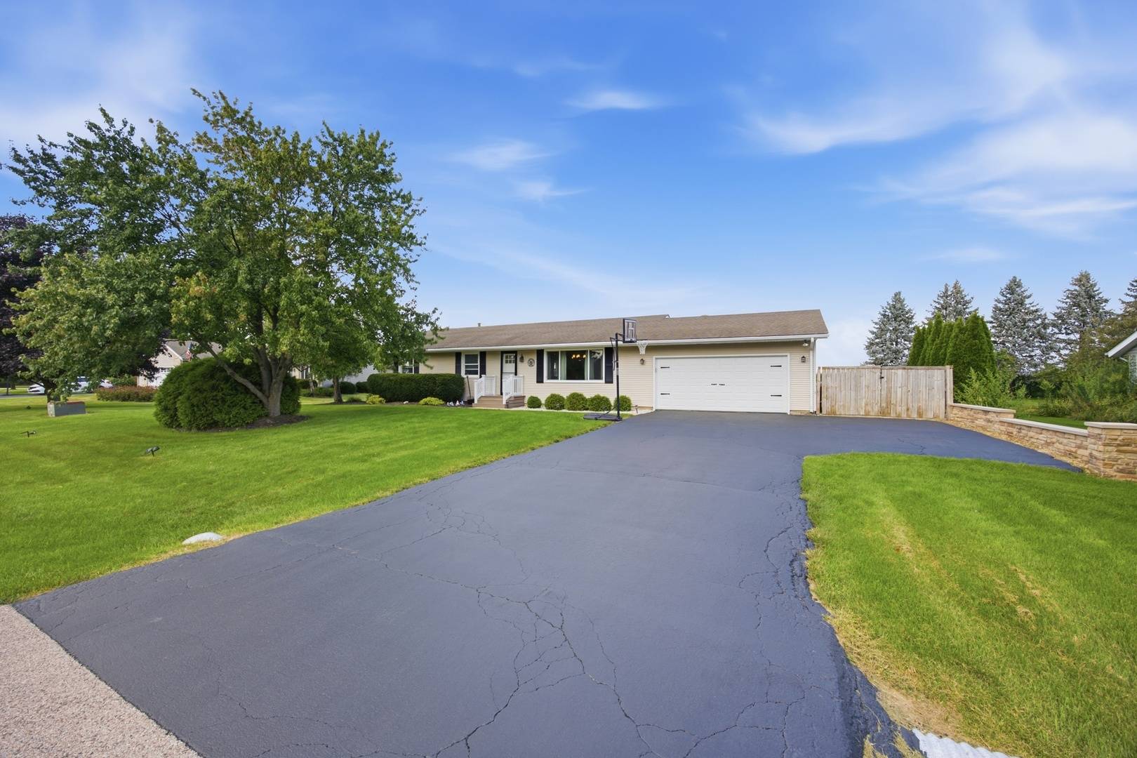6058 Lora LN, Belvidere, IL 61008