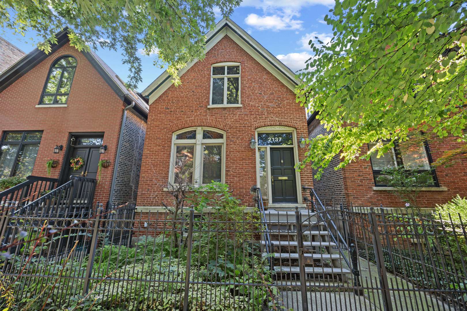 2137 W Moffat ST, Chicago, IL 60647