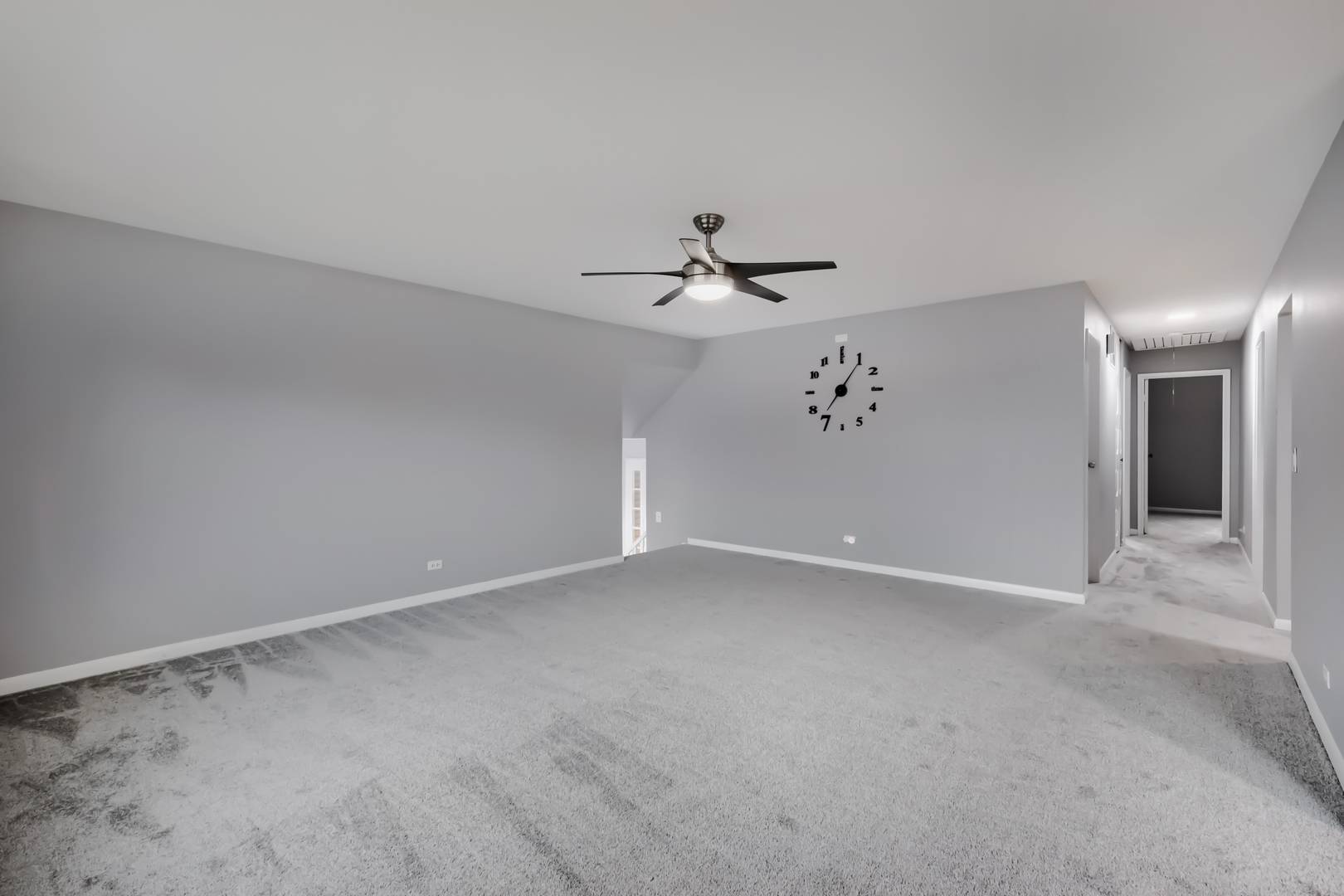 1465 William Clifford LN, Elk Grove Village, IL 60007