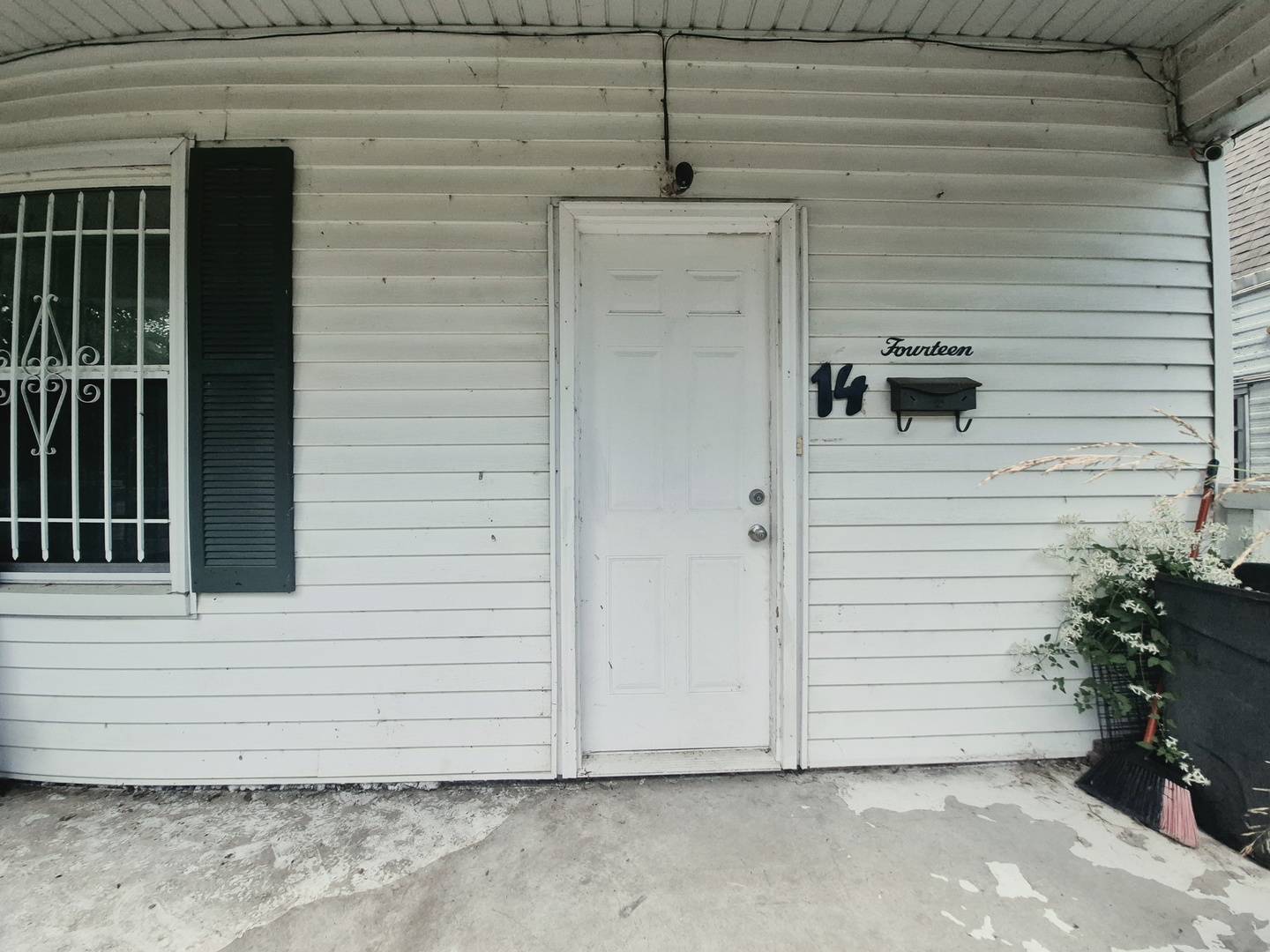 14 E Logan ST, Harrisburg, IL 62946