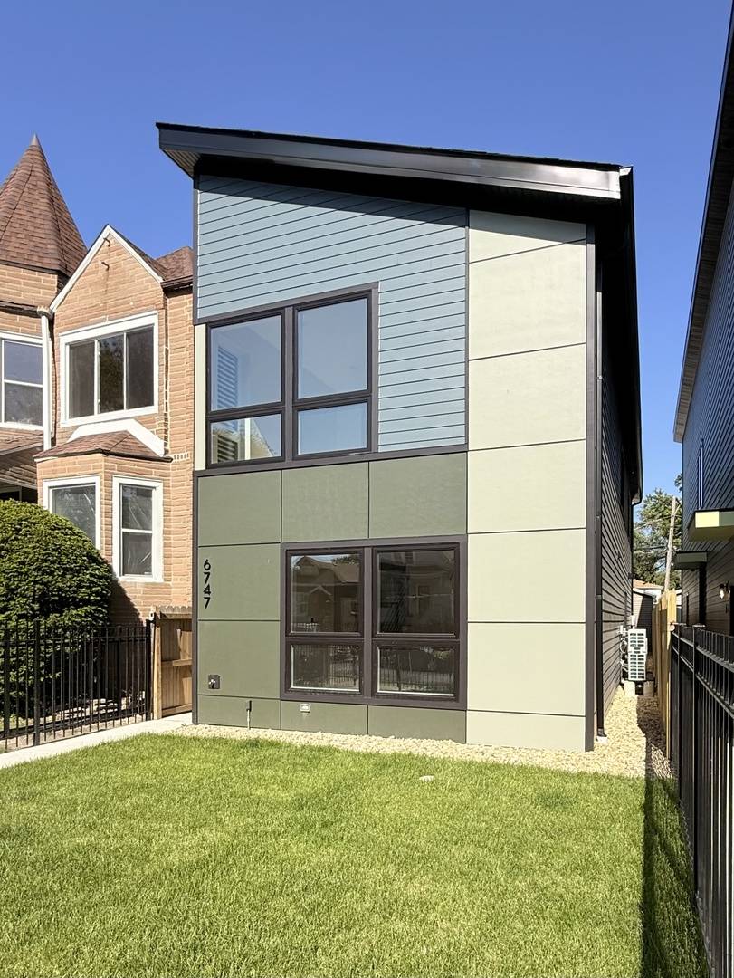 6747 S Langley AVE, Chicago, IL 60637