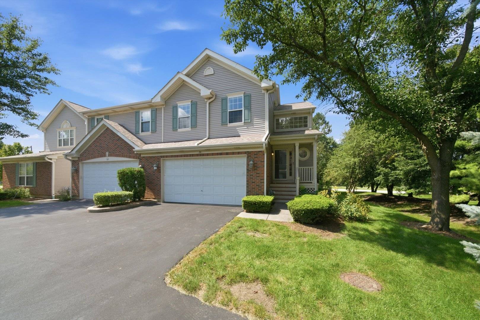 24 Stonegate LN, Streamwood, IL 60107