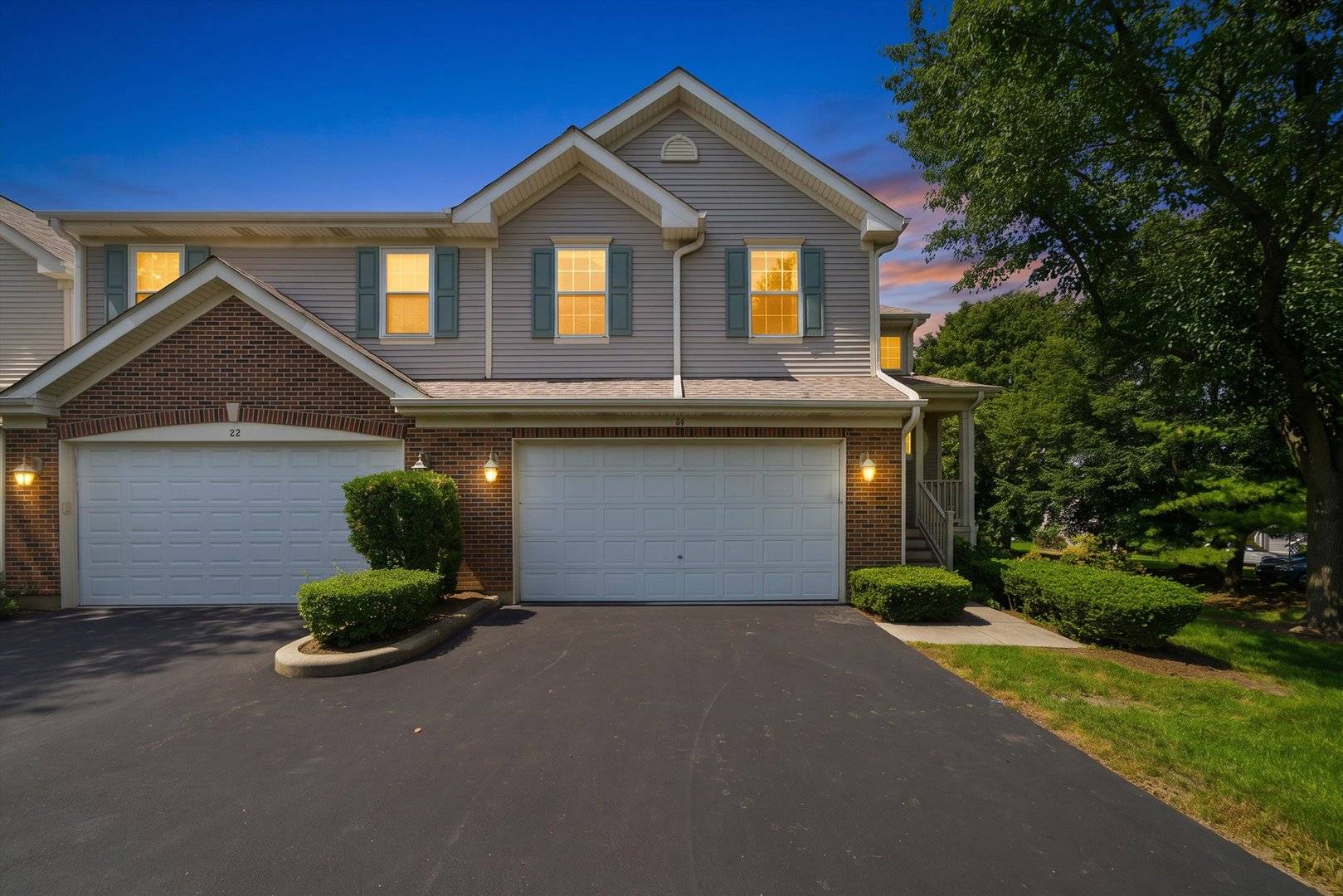 24 Stonegate LN, Streamwood, IL 60107