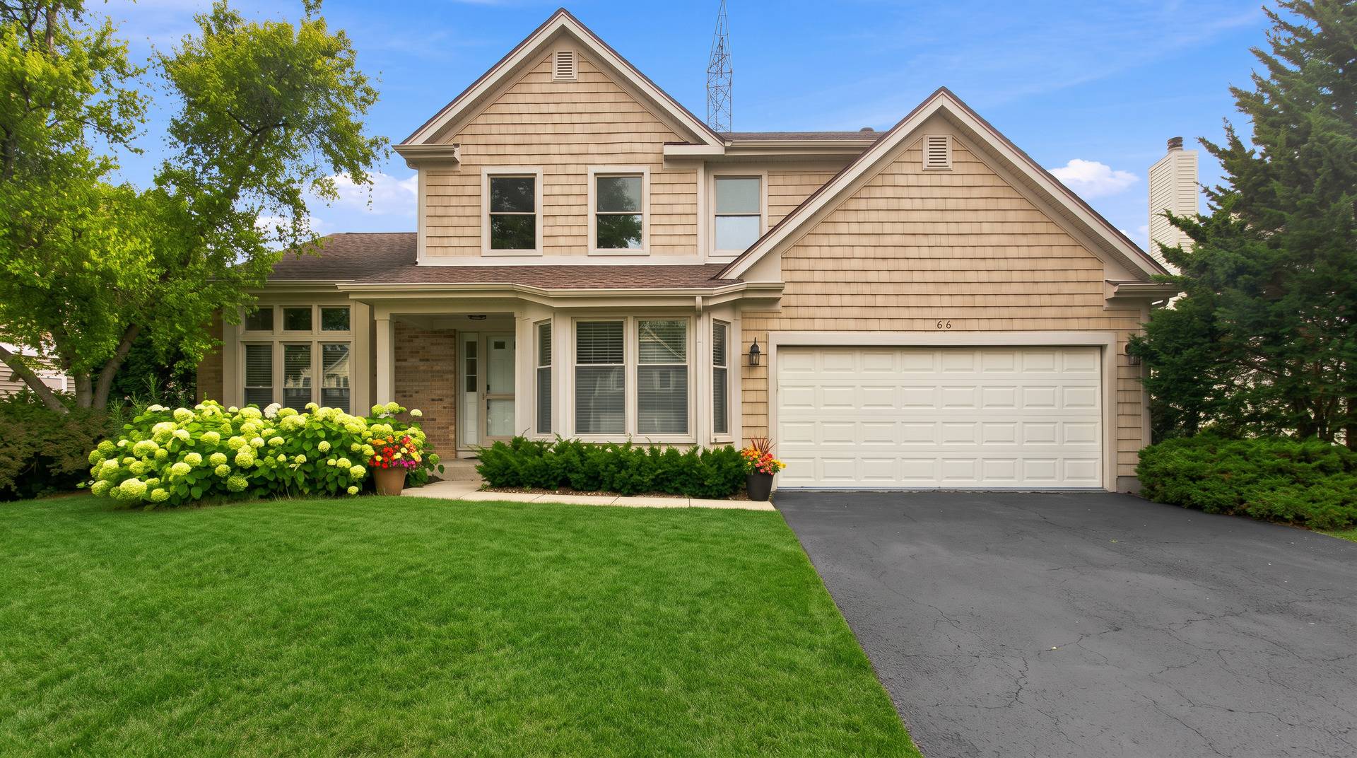 66 Copperwood DR, Buffalo Grove, IL 60089