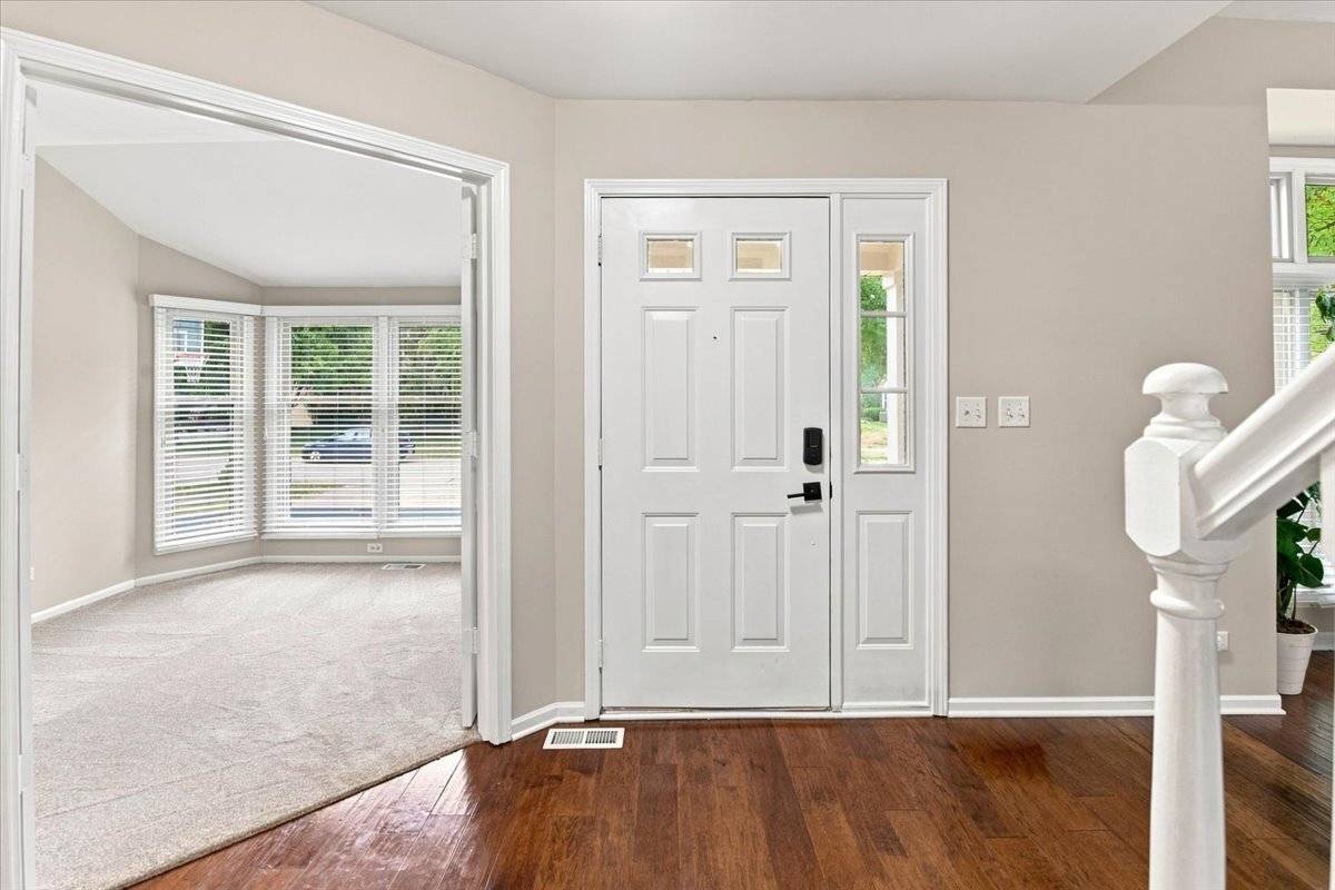 66 Copperwood DR, Buffalo Grove, IL 60089